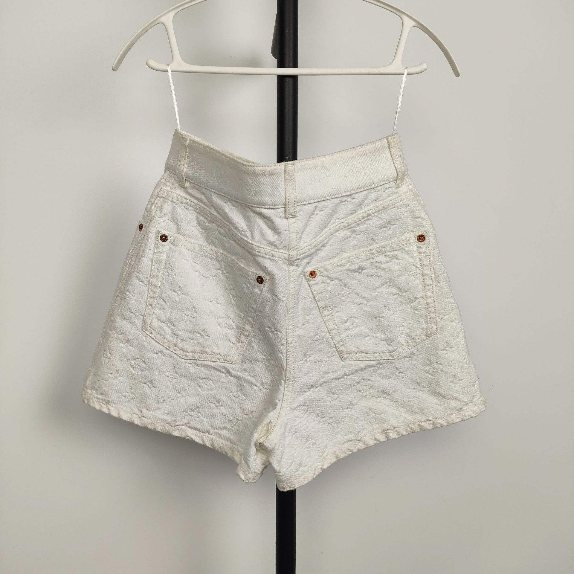 Louis Vuitton Louis Vuitton White Pants 34 Women Size 34" / US 12 / IT 48 - 2 Thumbnail