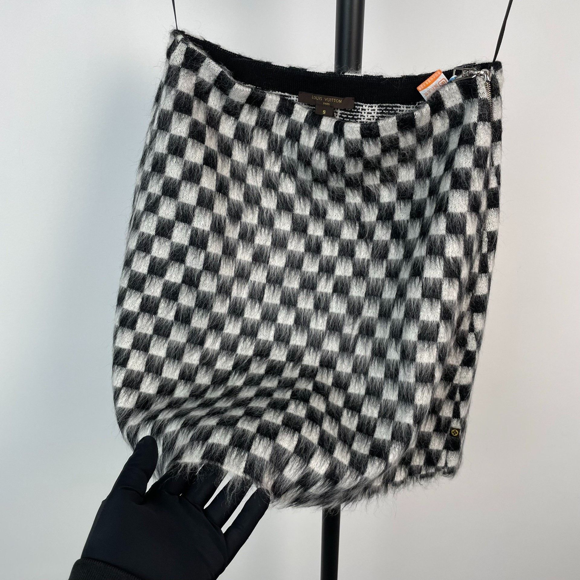 Louis Vuitton Louis Vuitton Black Skirt S Women Size 26" / US 2 / IT 38 - 5 Thumbnail