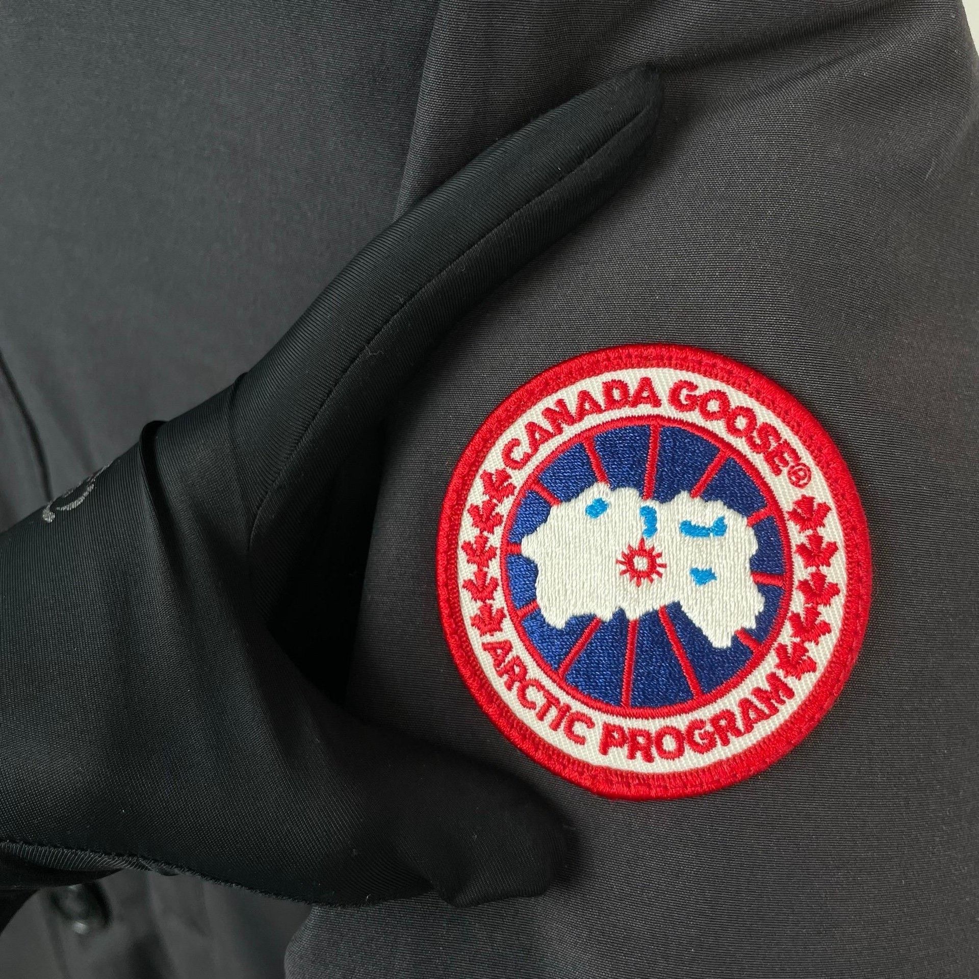 Canada Goose Canada Goose Down Black Heavy Coat L Men Size US L / EU 52-54 / 3 - 4 Thumbnail