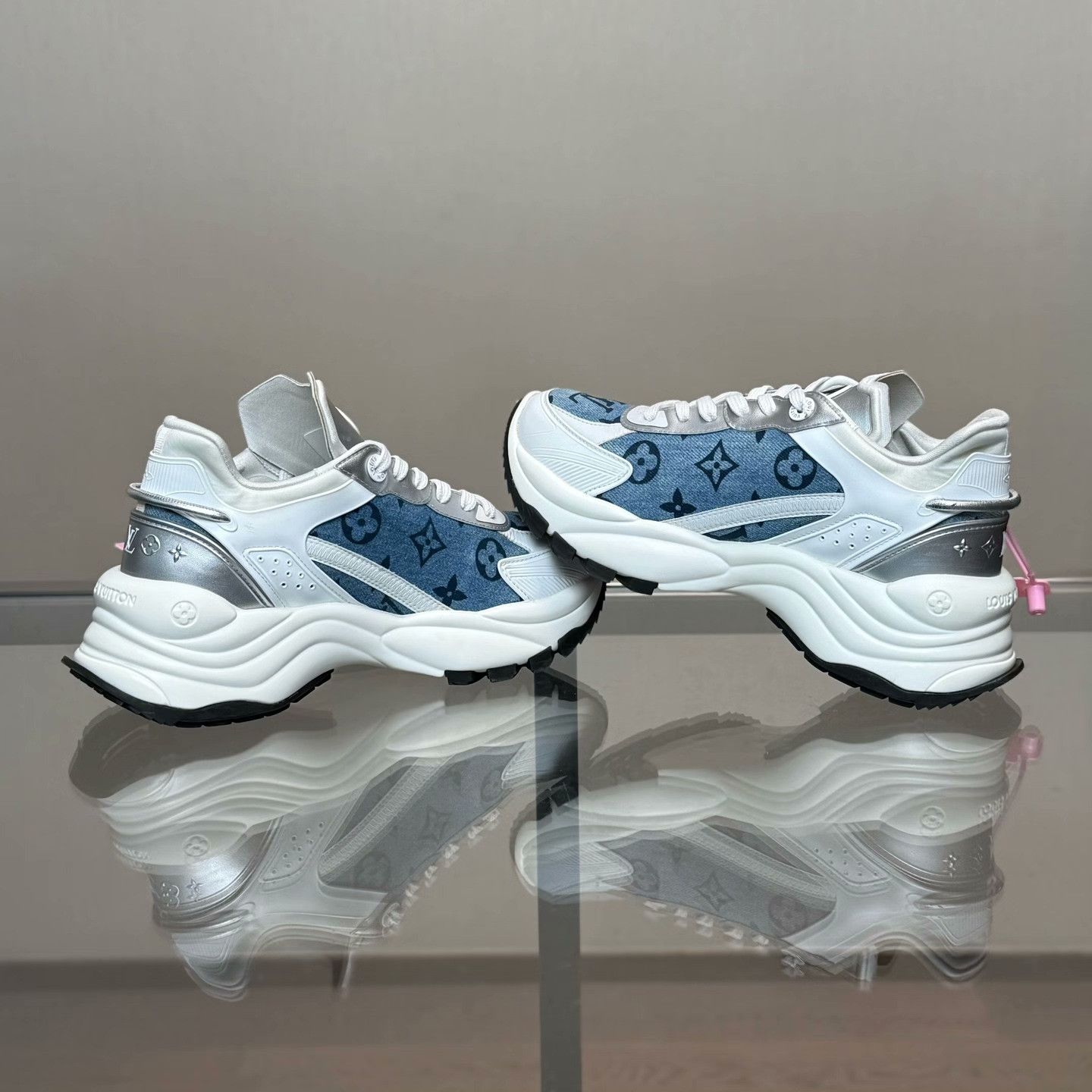 Louis Vuitton Louis Vuitton Blue Lowtop Sneakers 36 Men Size US 5 / EU 37 - 6 Thumbnail