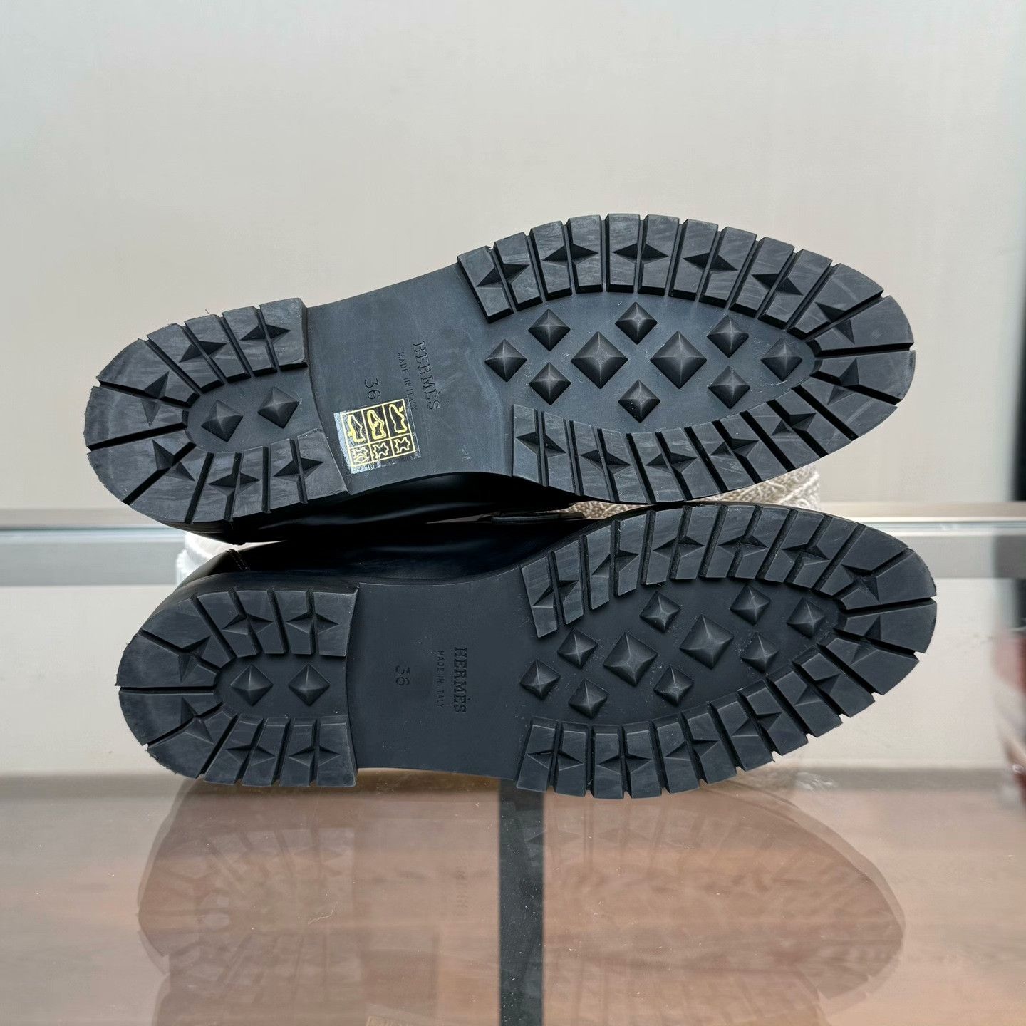 Hermes Hermes Black Lowtop Sneakers 36 Women Size US 6 / IT 36 - 7 Thumbnail