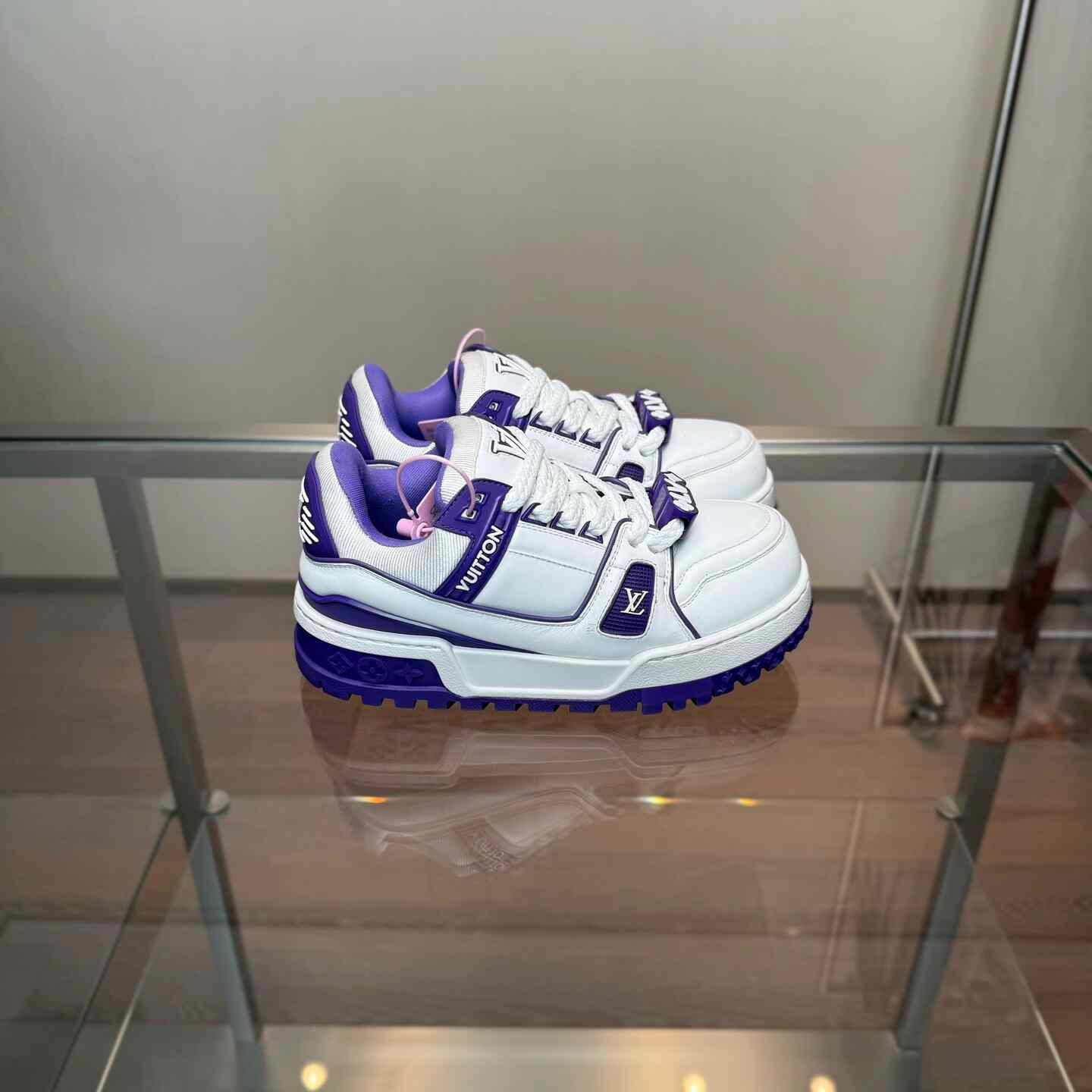 Louis Vuitton Louis Vuitton Training White Lowtop Sneakers 37 Women Size US 6.5 / IT 36.5 - 3 Thumbnail