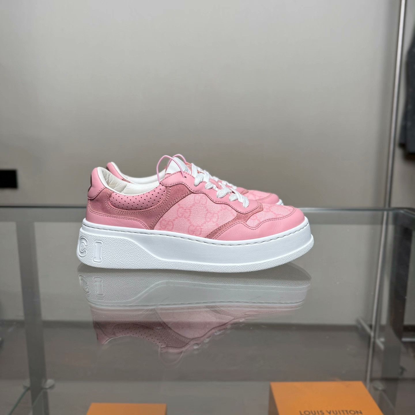 Gucci Gucci Pink Lowtop Sneakers 36 Women Size US 6 / IT 36 - 2 Thumbnail