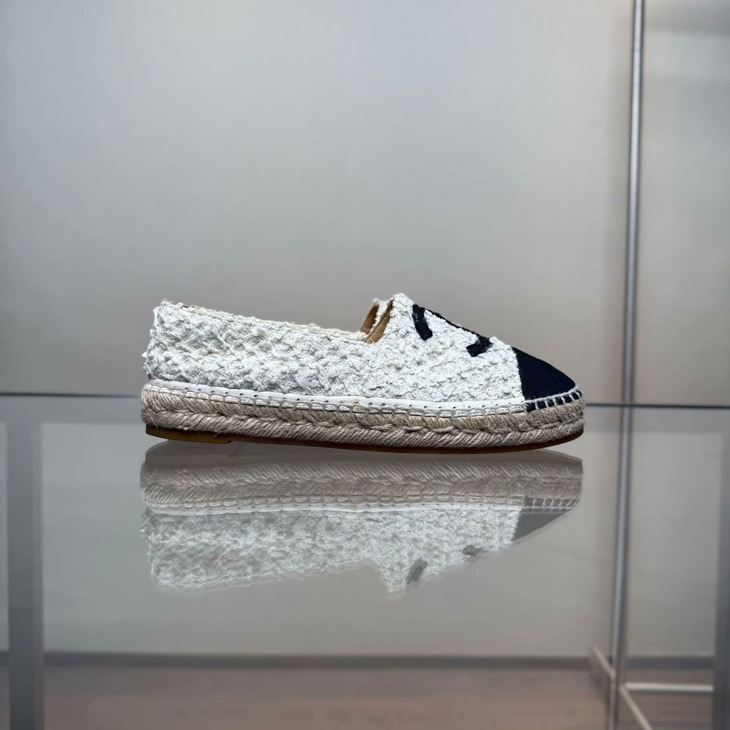 Chanel Chanel Black Lowtop Sneakers 39 Women Size US 8.5 / IT 38.5 - 2 Thumbnail