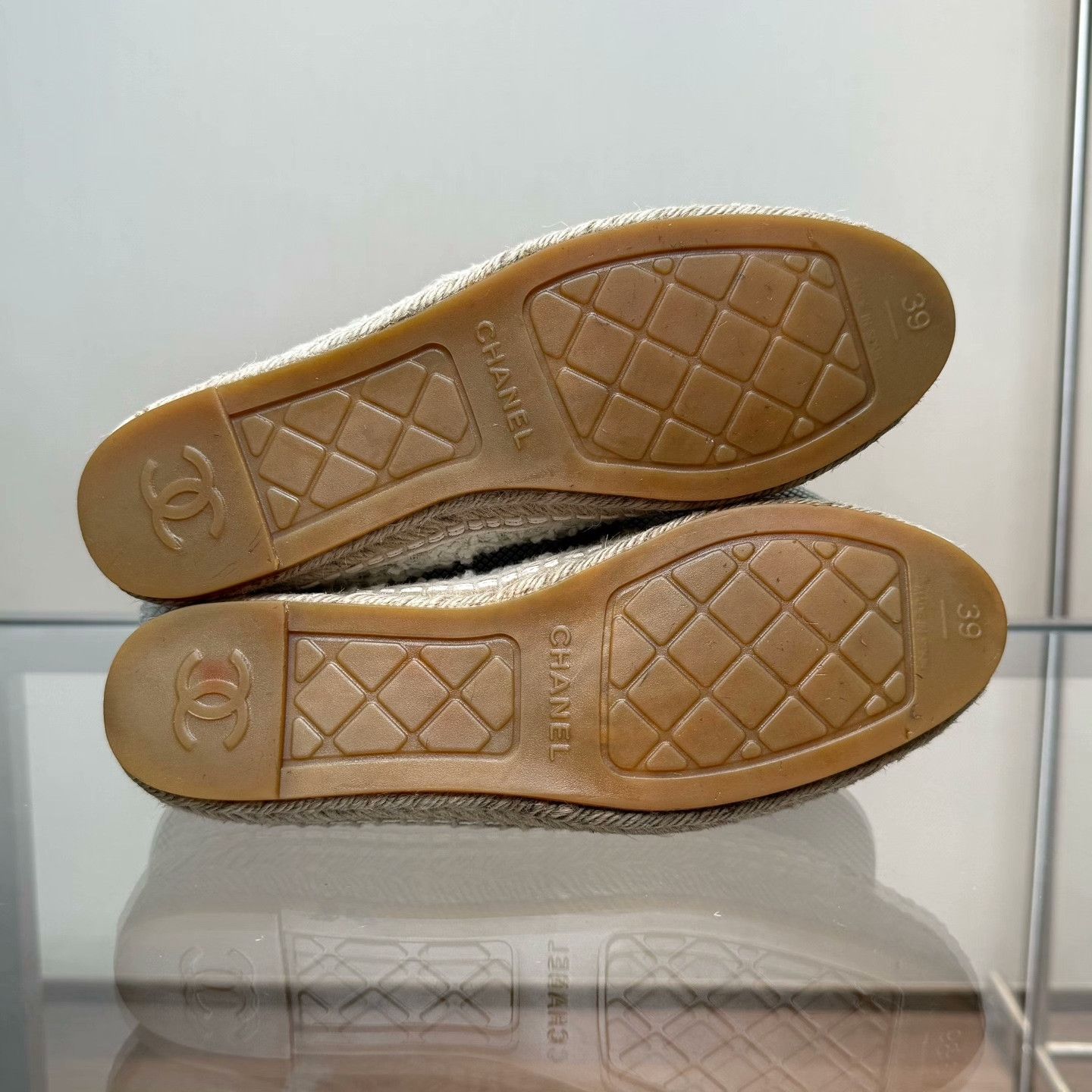Chanel Chanel Black Lowtop Sneakers 39 Women Size US 8.5 / IT 38.5 - 7 Thumbnail