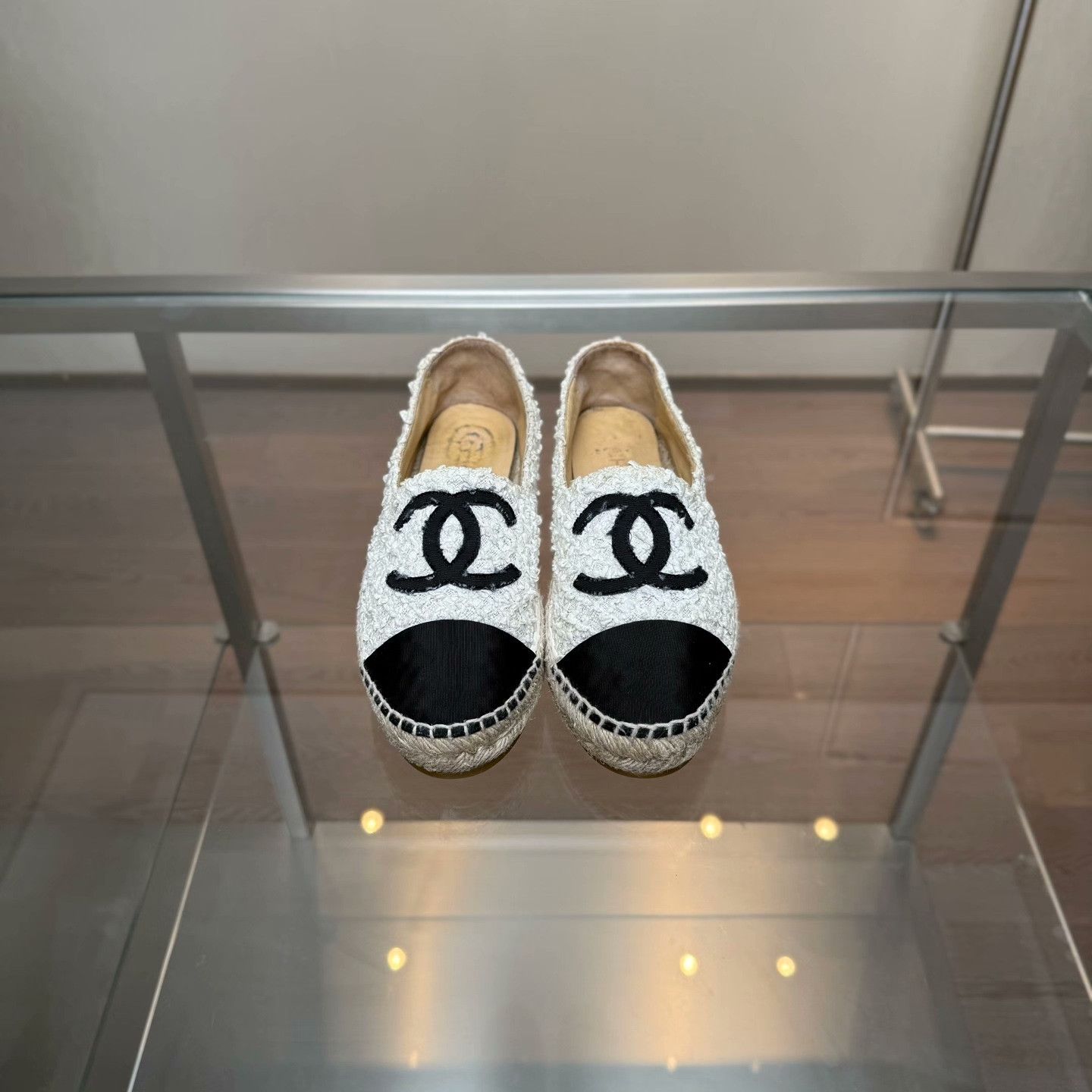 Chanel Chanel Black Lowtop Sneakers 39 Women Size US 8.5 / IT 38.5 - 6 Thumbnail