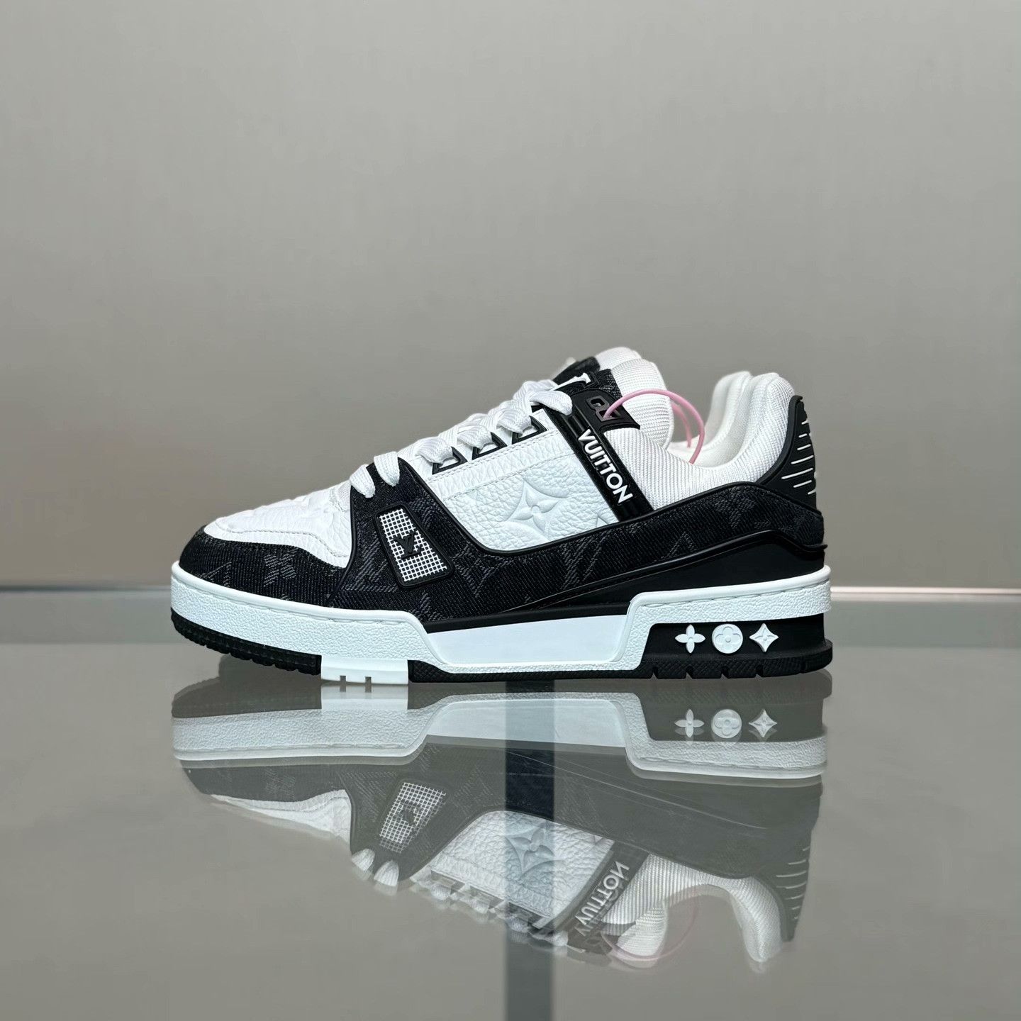 Louis Vuitton Louis Vuitton Training Black Lowtop Sneakers 36 Women Size US 6 / IT 36 - 5 Thumbnail