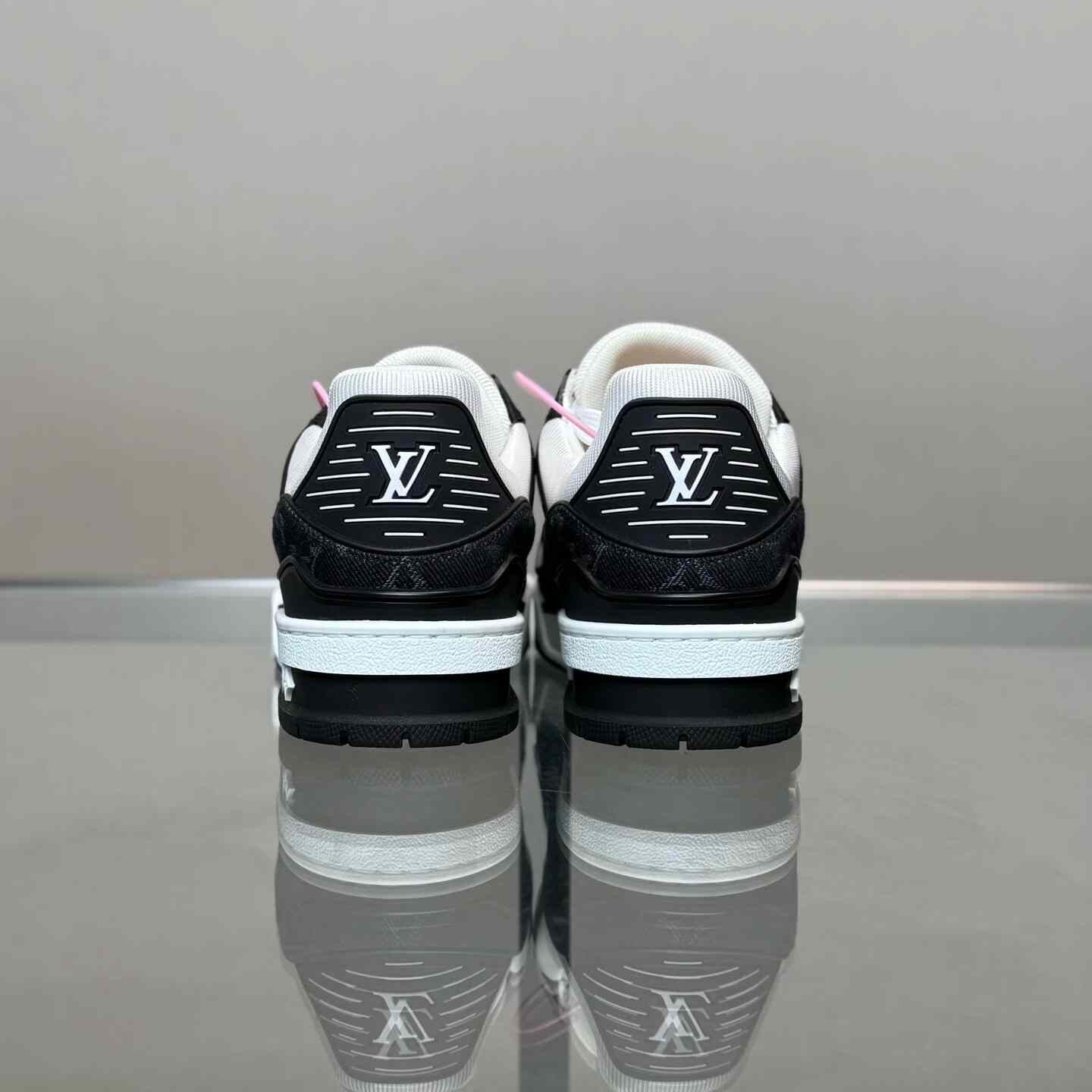 Louis Vuitton Louis Vuitton Training Black Lowtop Sneakers 36 Women Size US 6 / IT 36 - 4 Thumbnail