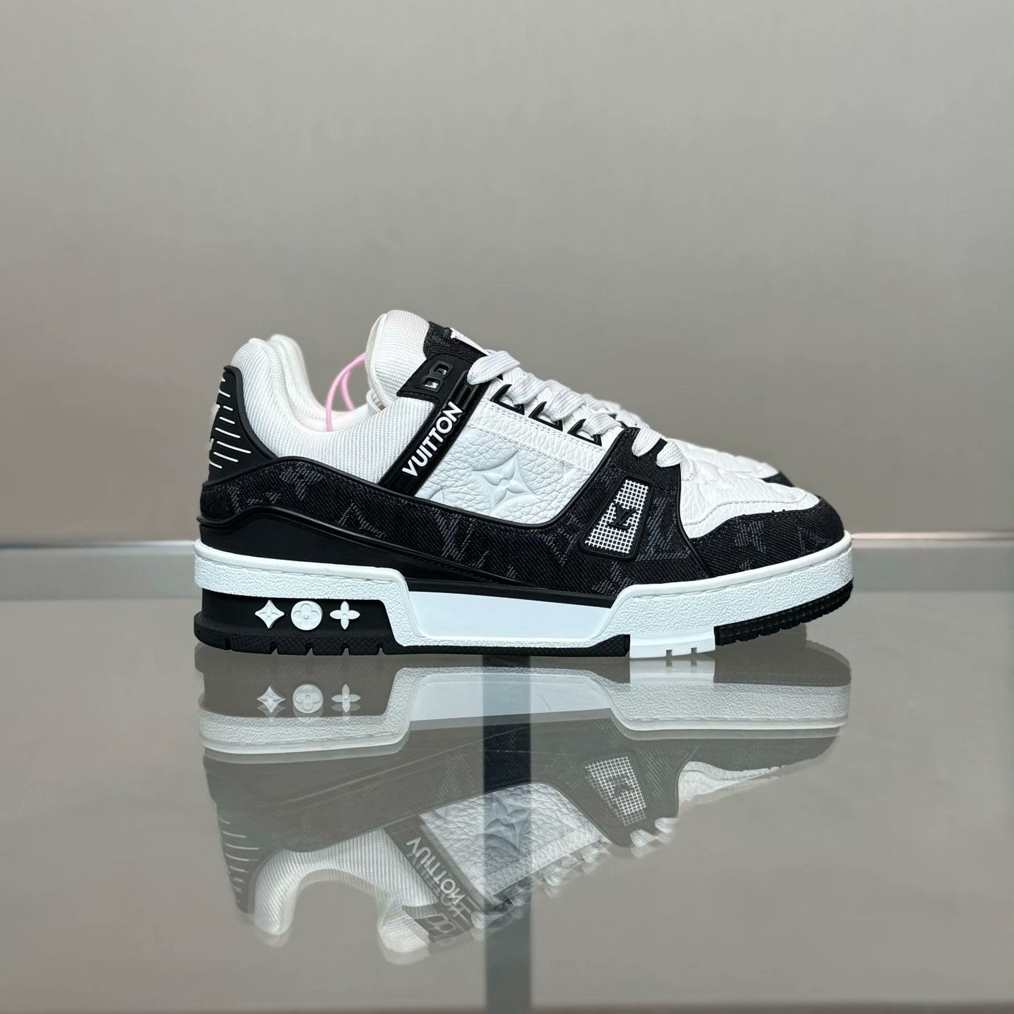 Louis Vuitton Louis Vuitton Training Black Lowtop Sneakers 36 Women Size US 6 / IT 36 - 3 Thumbnail