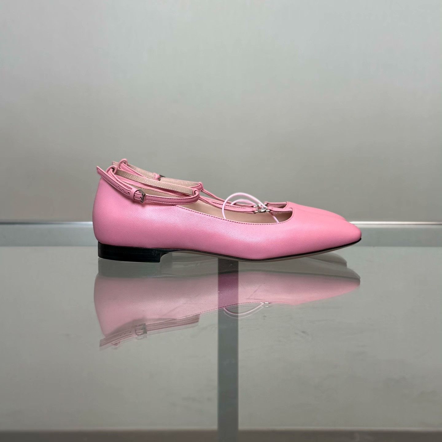 Gucci Gucci Pink Lowtop Sneakers 35 Women Size US 5 / IT 35 - 2 Thumbnail