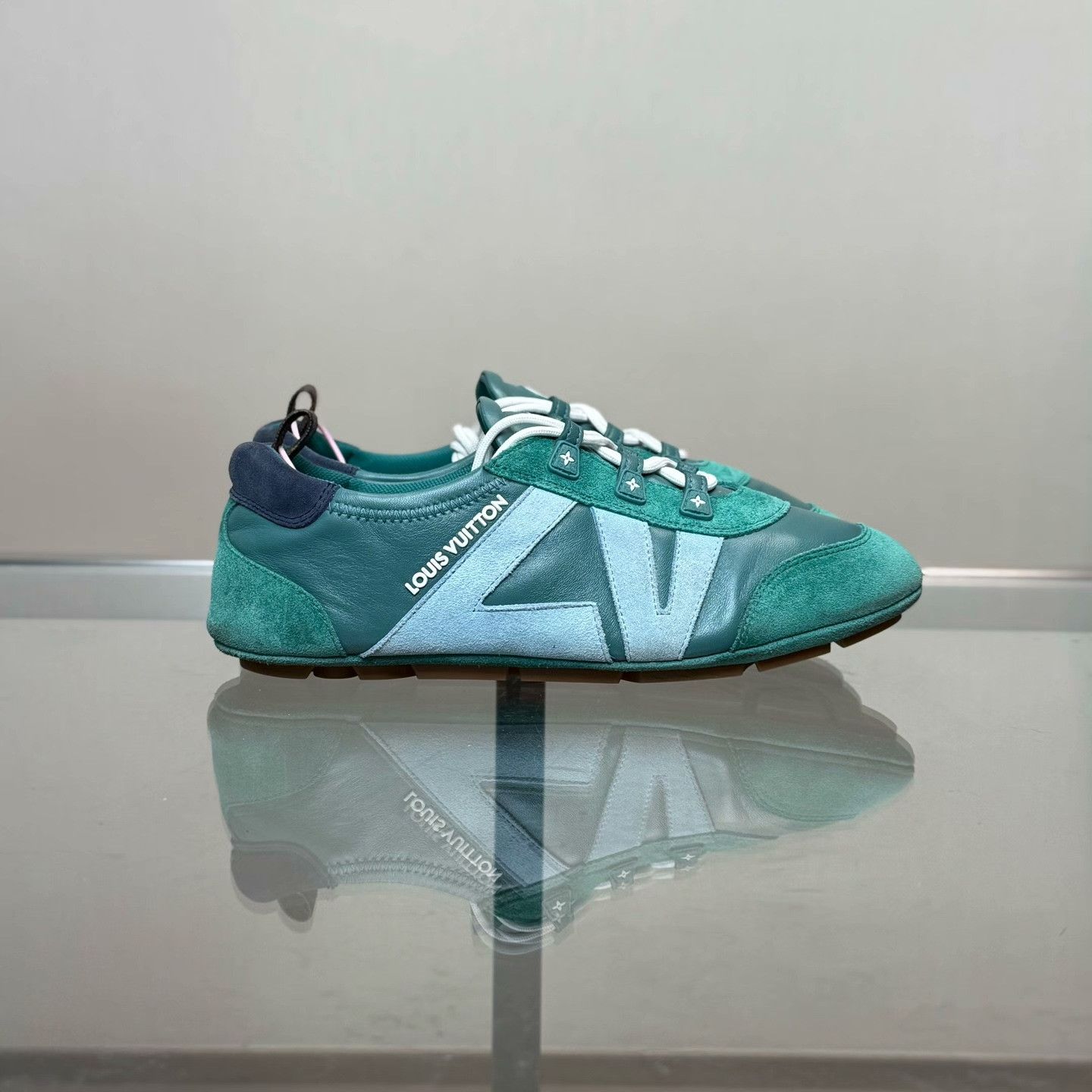 Louis Vuitton Louis Vuitton Green Lowtop Sneakers 38 Women Size US 7.5 / IT 37.5 - 3 Thumbnail