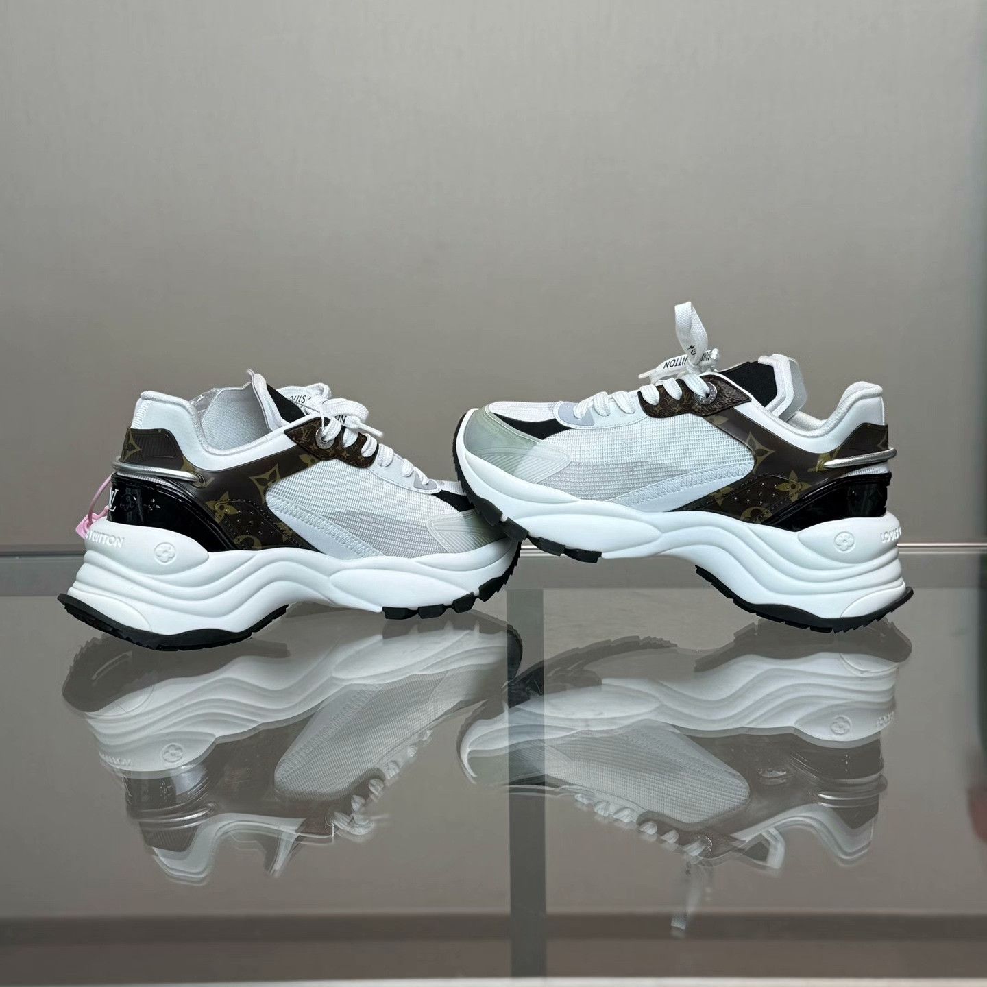 Louis Vuitton Louis Vuitton Lowtop Sneakers 36 Women Size US 6 / IT 36 - 6 Thumbnail