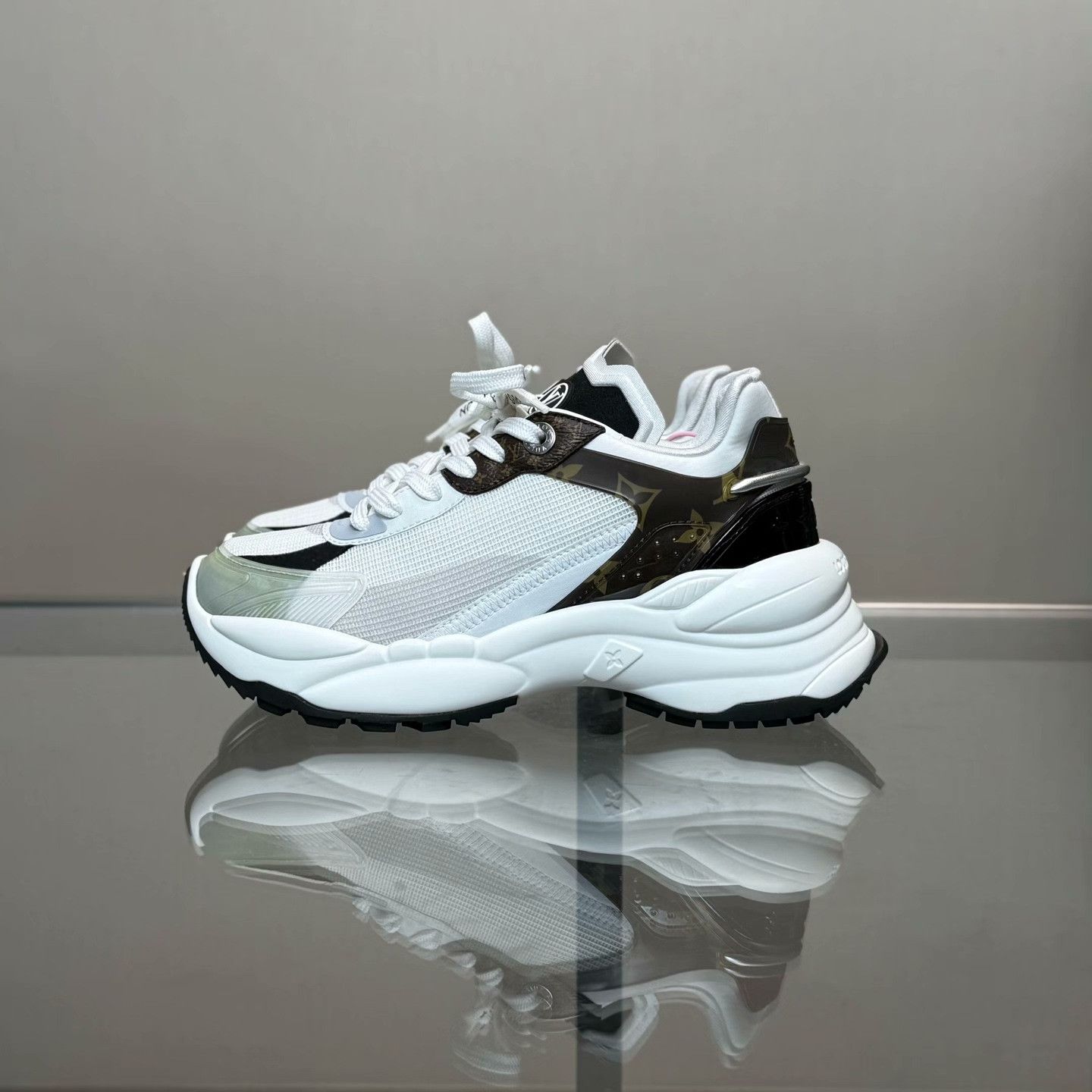 Louis Vuitton Lowtop Sneakers 36 Women