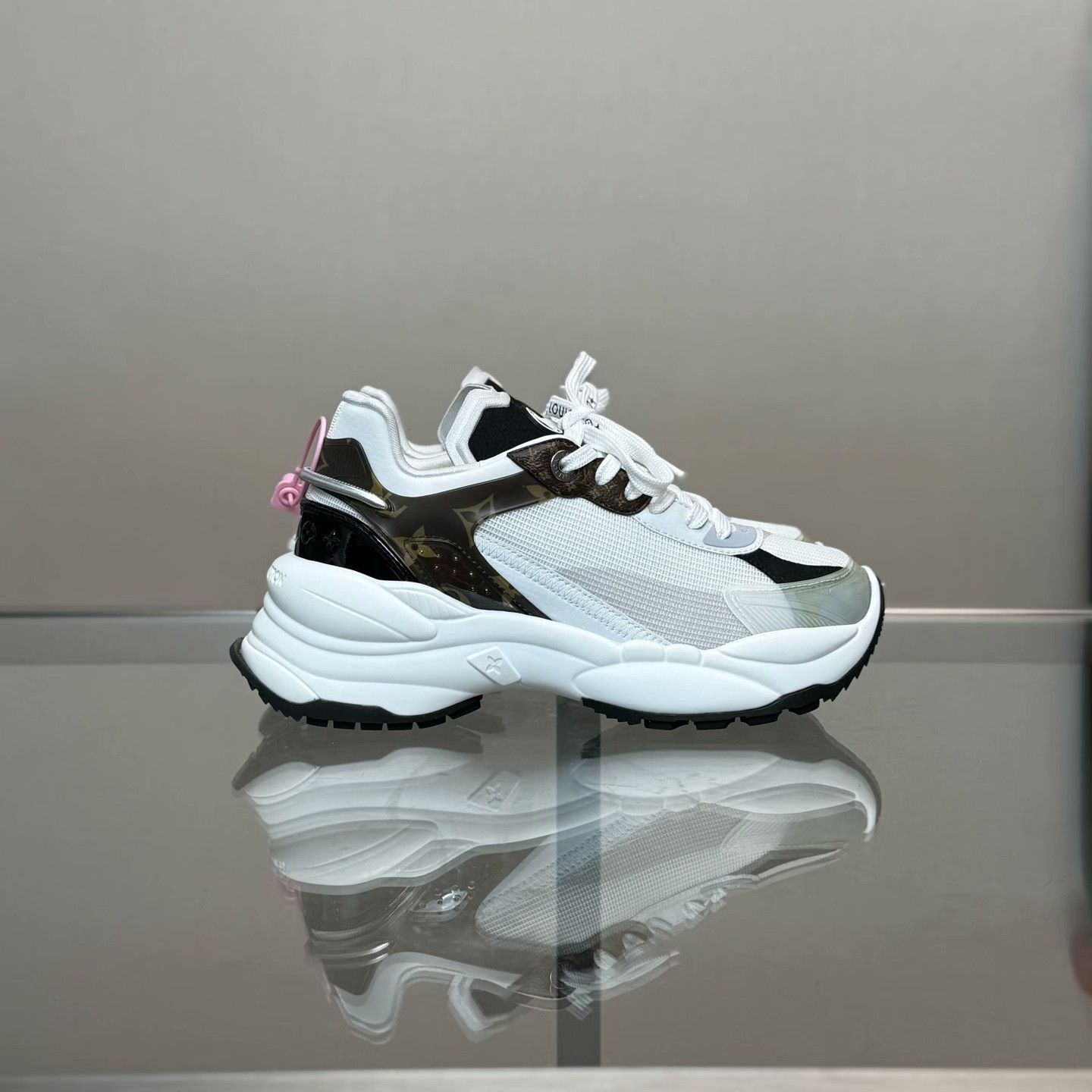 Louis Vuitton Louis Vuitton Lowtop Sneakers 36 Women Size US 6 / IT 36 - 3 Thumbnail