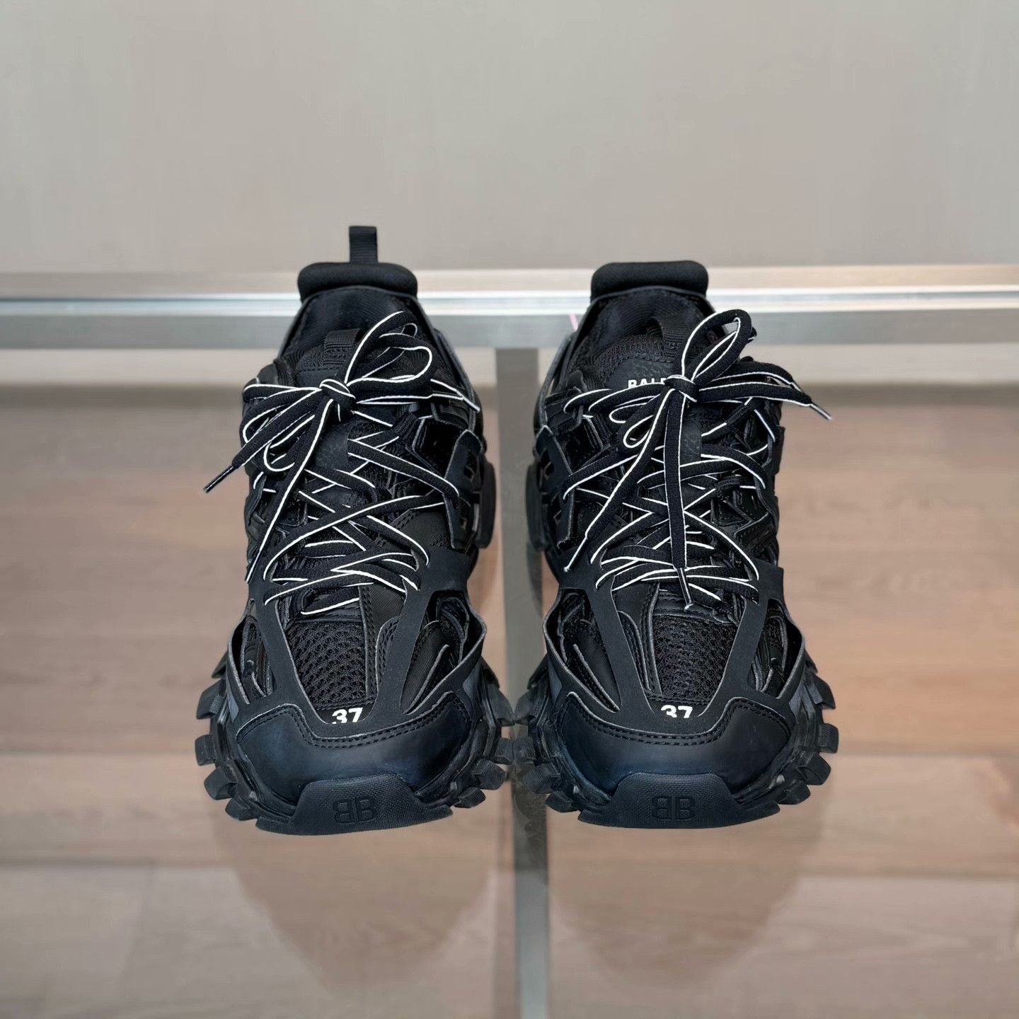 Balenciaga Balenciaga Distressed Black Lowtop Sneakers 37 Women Size US 6.5 / IT 36.5 - 2 Thumbnail