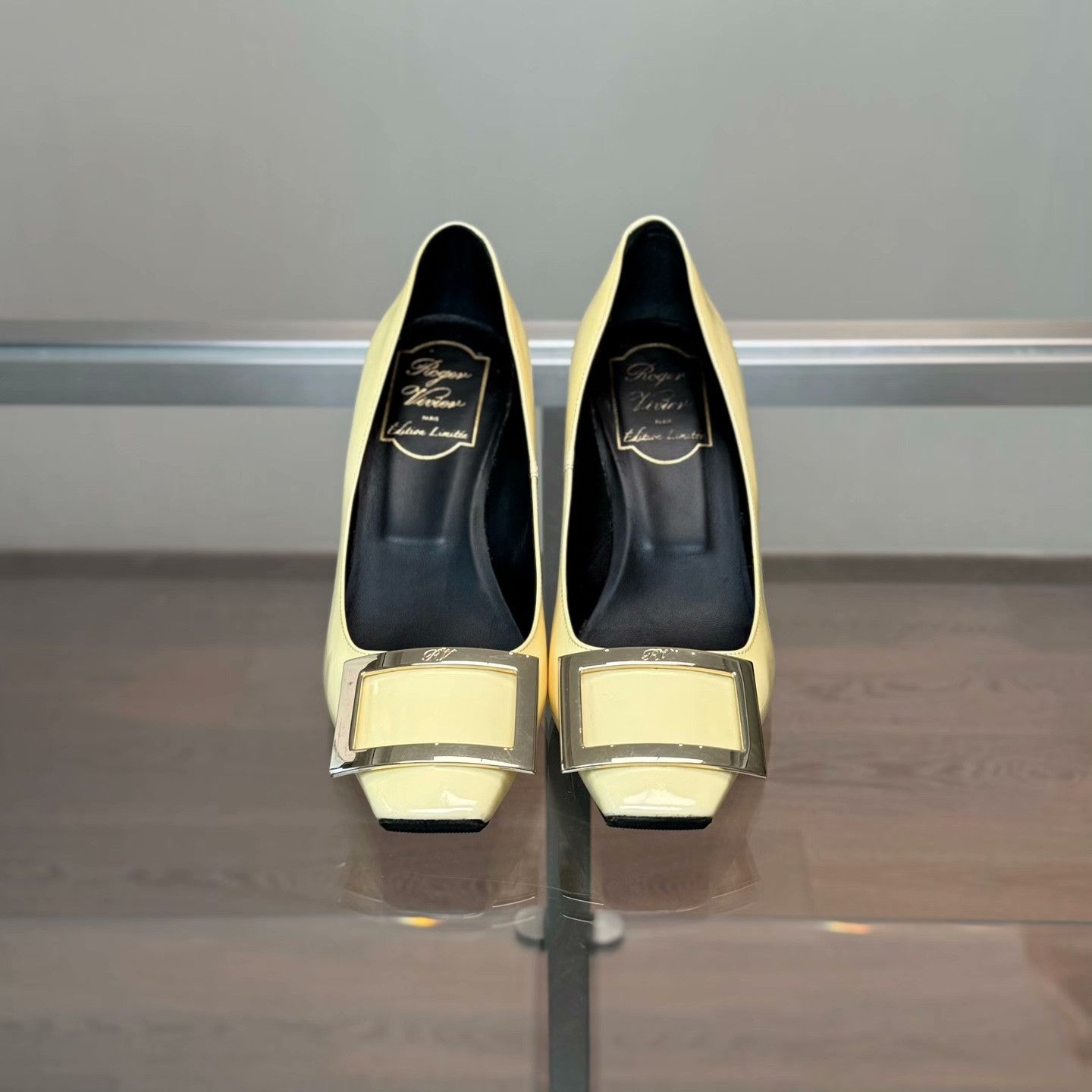 Roger Vivier Roger Vivier Retro Lowtop Sneakers 35 Women Size US 5 / IT 35 - 2 Thumbnail