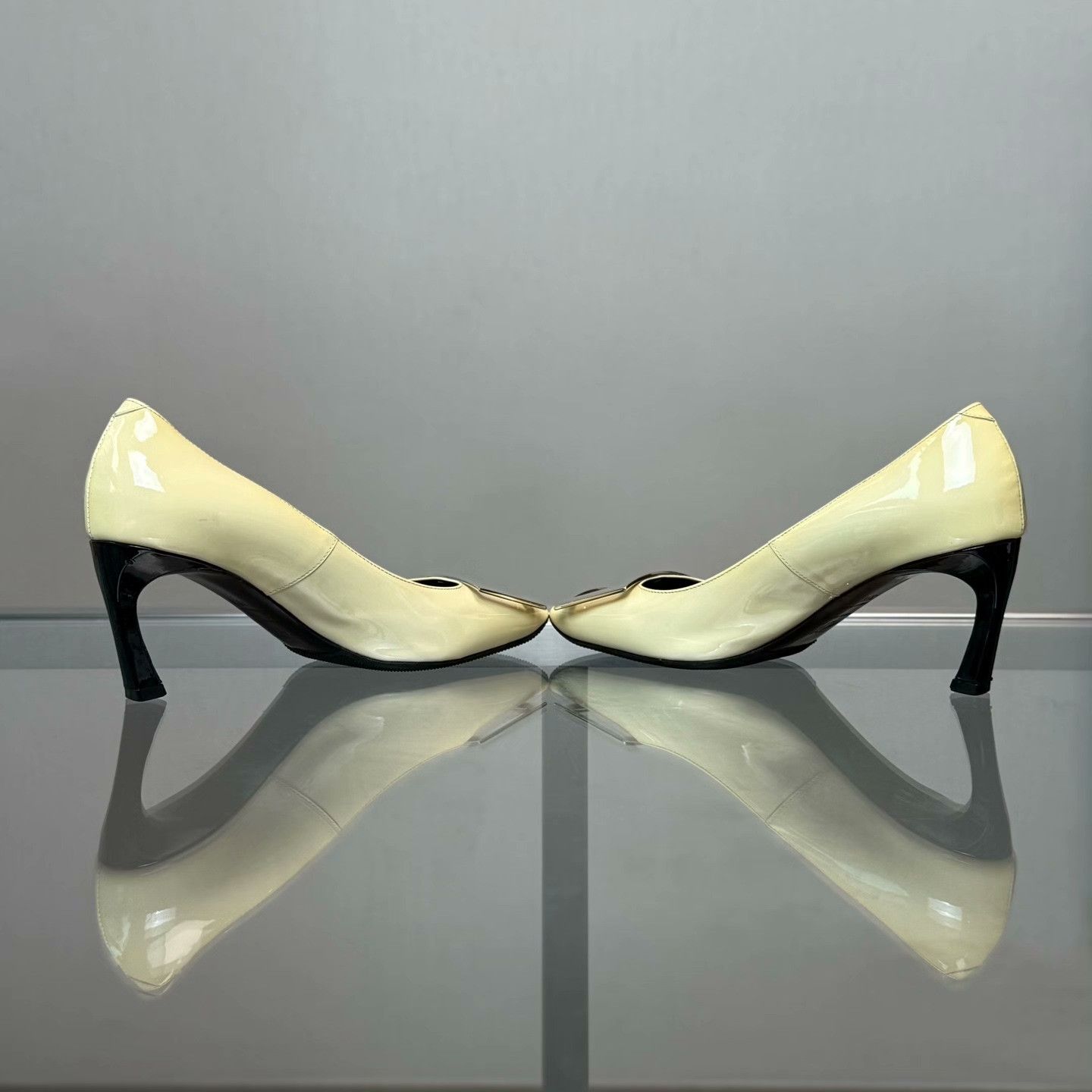 Roger Vivier Roger Vivier Retro Lowtop Sneakers 35 Women Size US 5 / IT 35 - 6 Thumbnail