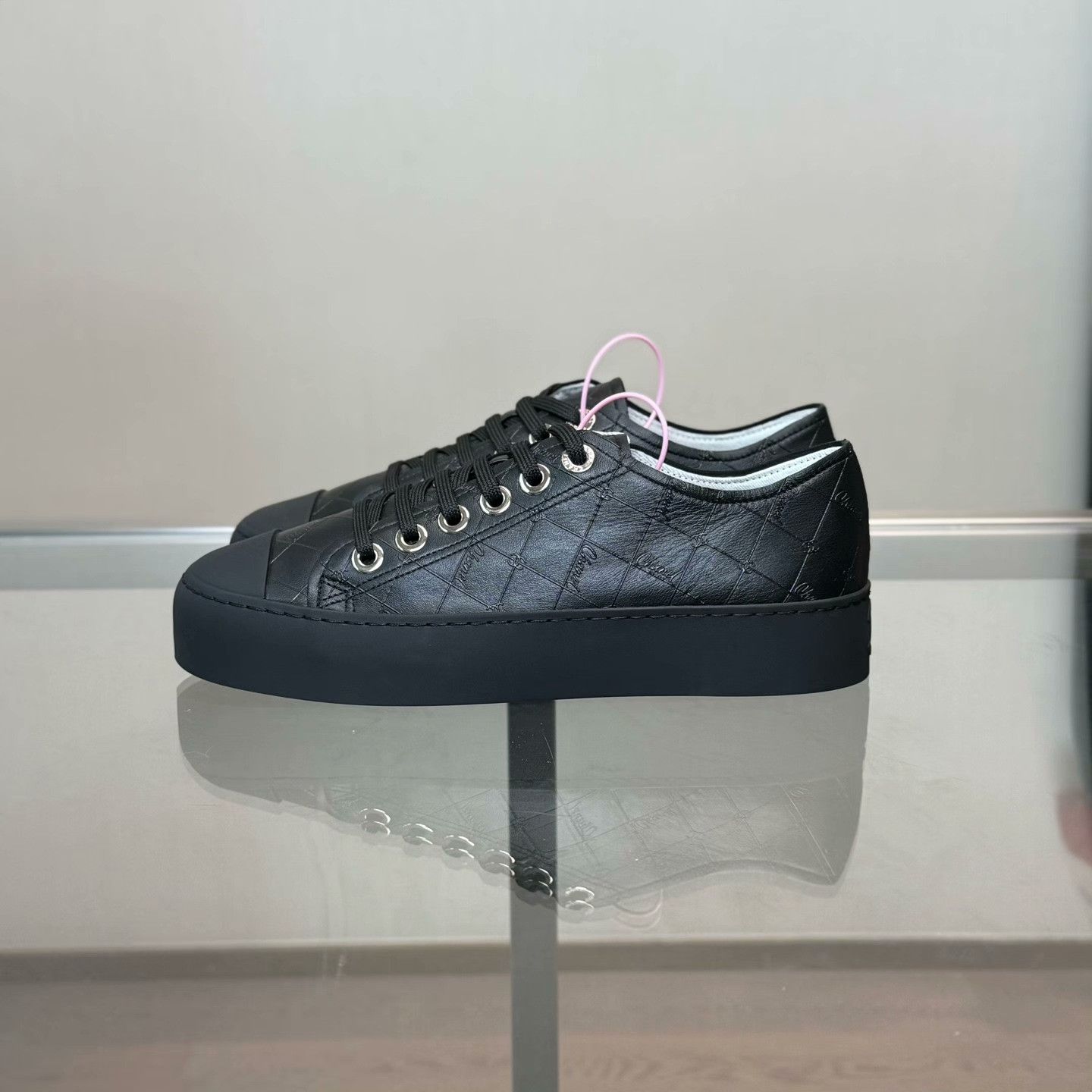 Chanel Chanel Retro Black Lowtop Sneakers 25 Women Size US 8 / IT 38 - 2 Thumbnail