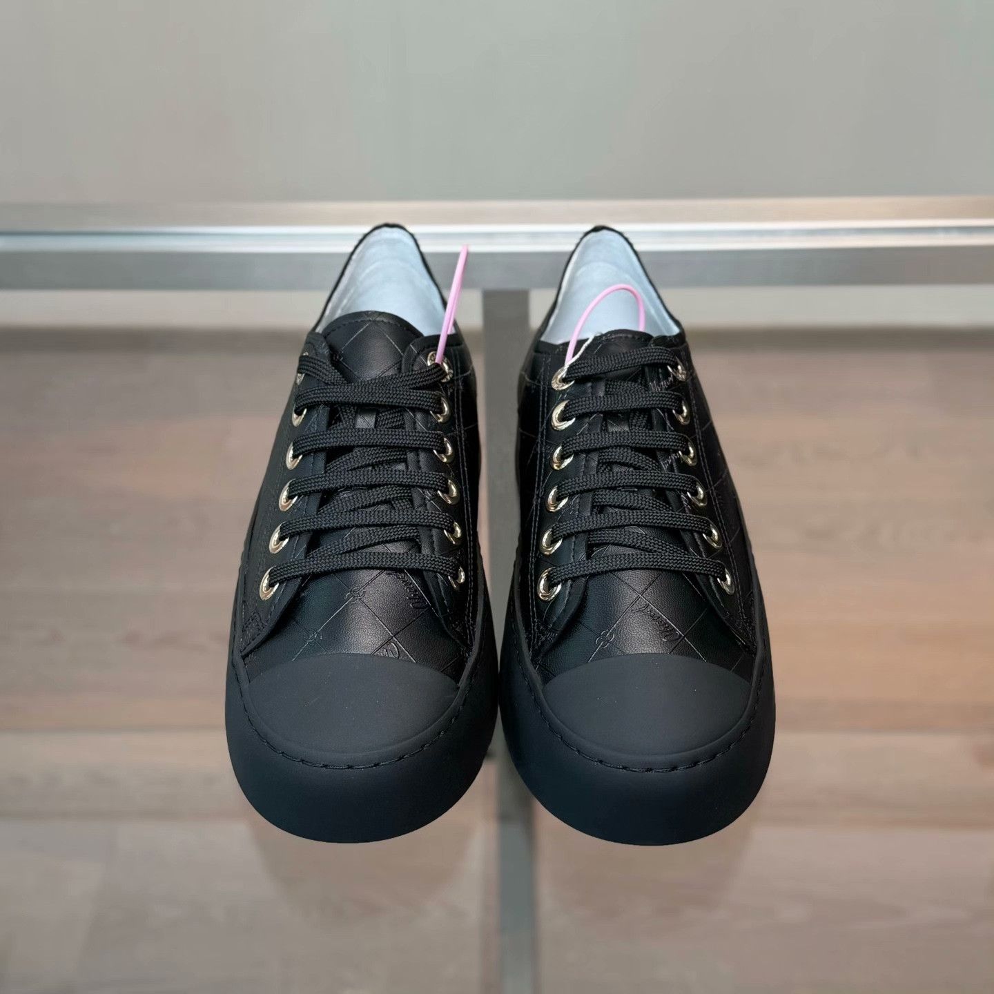 Chanel Chanel Retro Black Lowtop Sneakers 25 Women Size US 8 / IT 38 - 5 Thumbnail