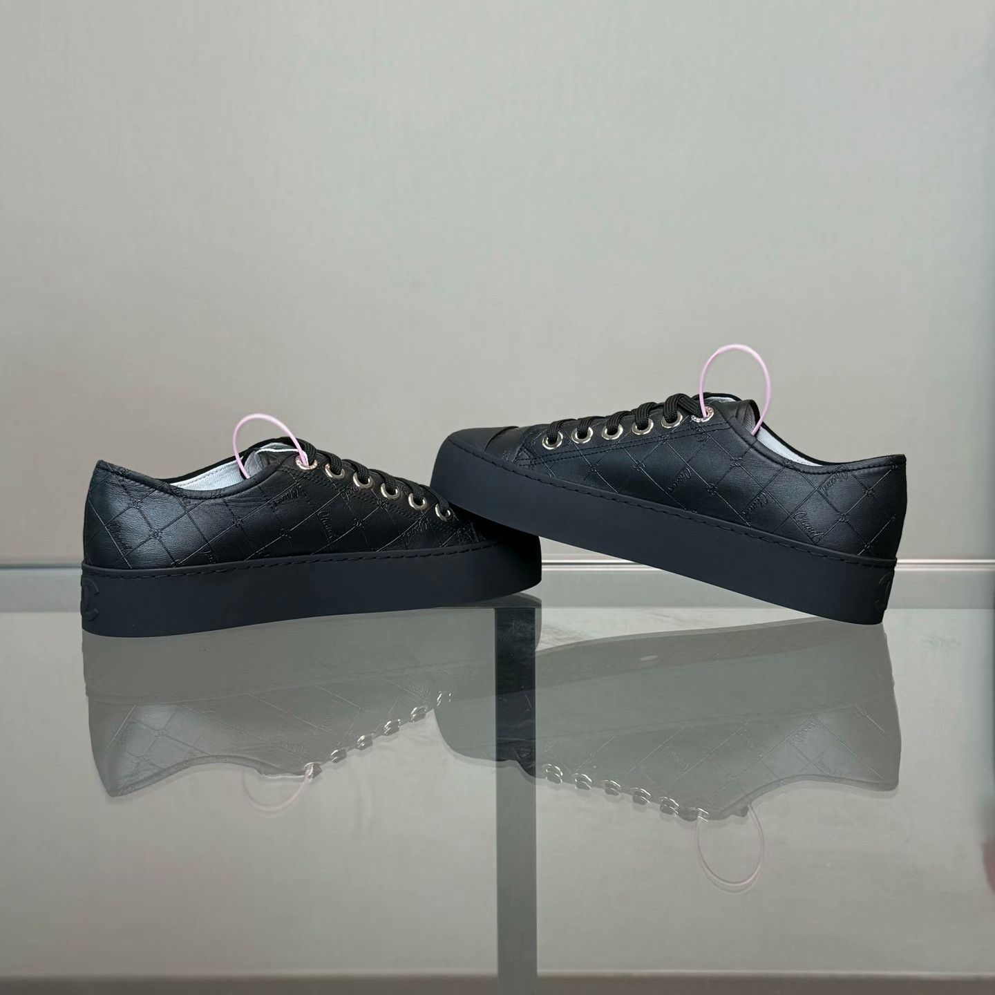 Chanel Chanel Retro Black Lowtop Sneakers 25 Women Size US 8 / IT 38 - 6 Thumbnail