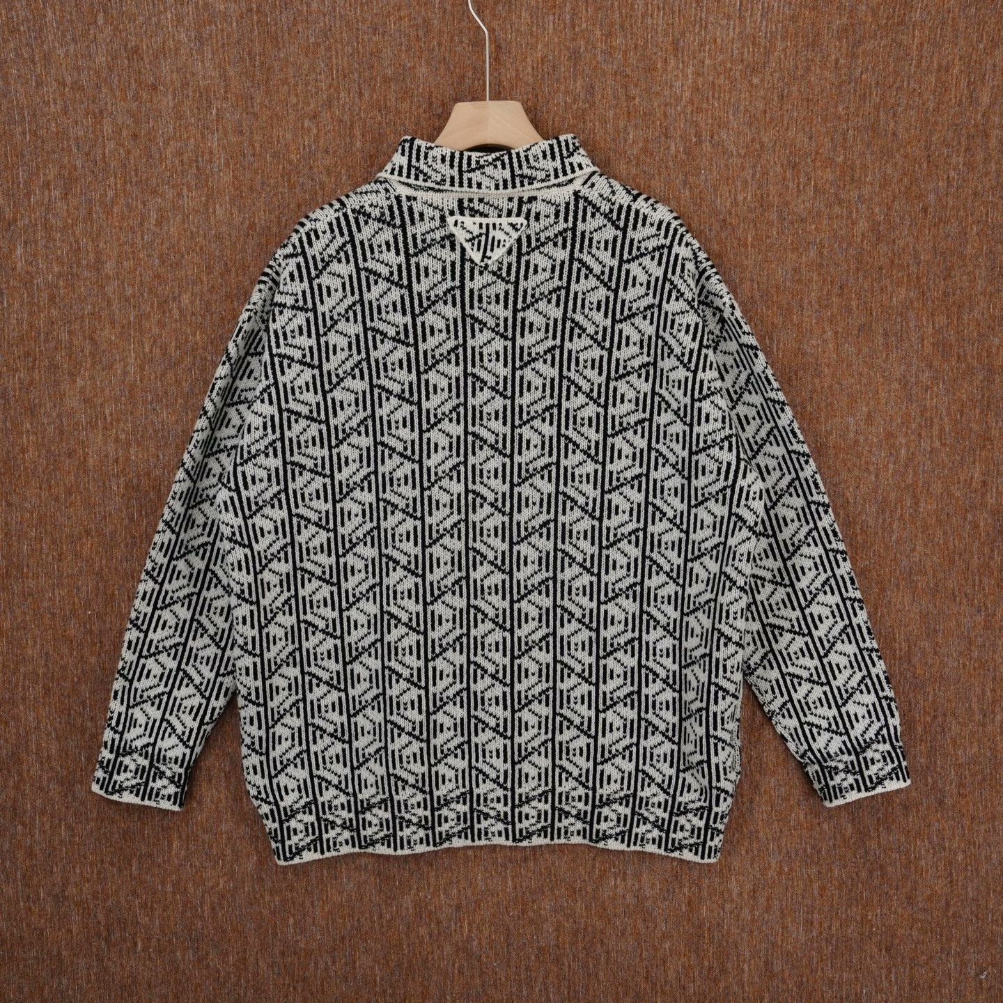 Prada Prada Knit Graphic Black Sweater 36 Women Size S / US 4 / IT 40 - 2 Thumbnail