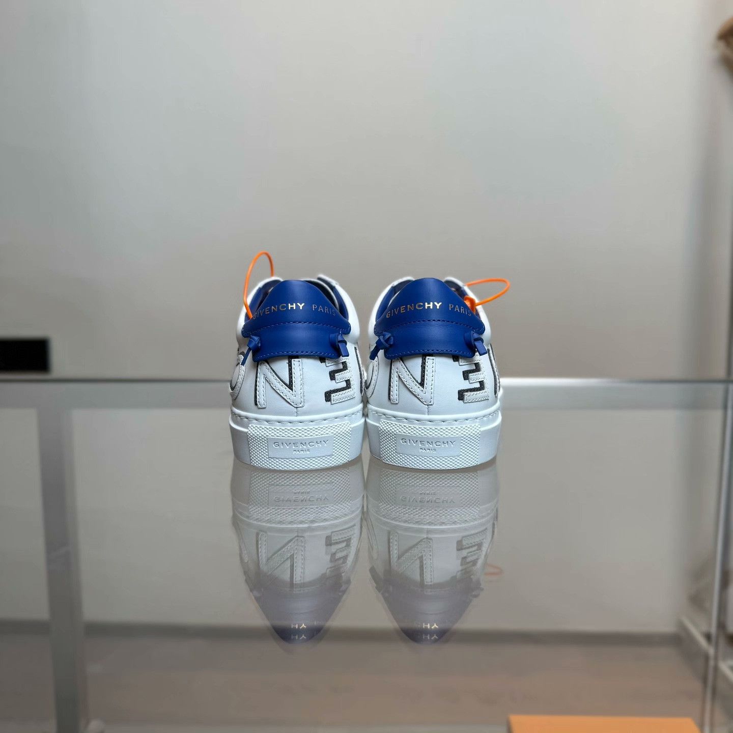Givenchy Givenchy Retro White Lowtop Sneakers 37 Women Size US 6.5 / IT 36.5 - 3 Thumbnail