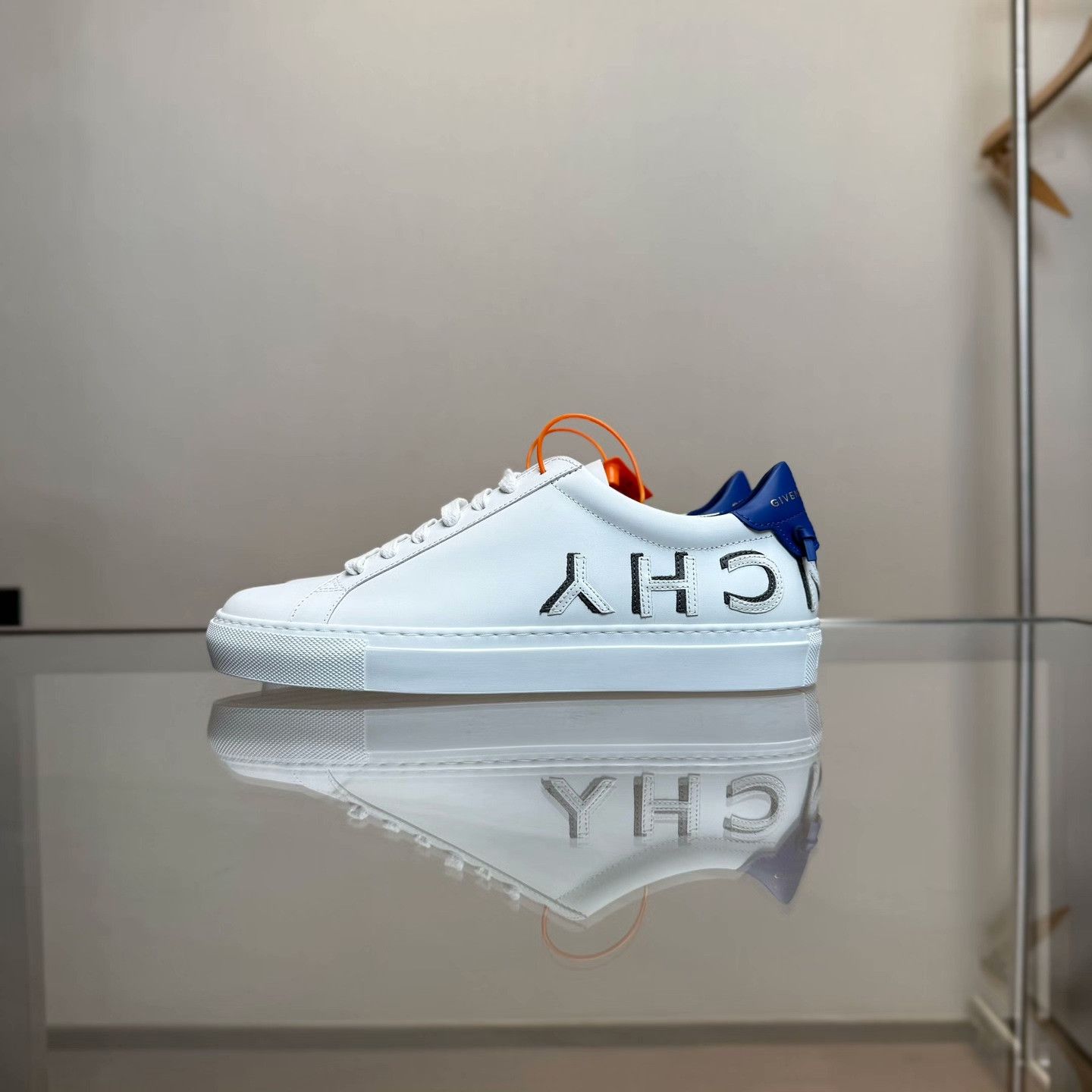 Givenchy Givenchy Retro White Lowtop Sneakers 37 Women Size US 6.5 / IT 36.5 - 5 Thumbnail