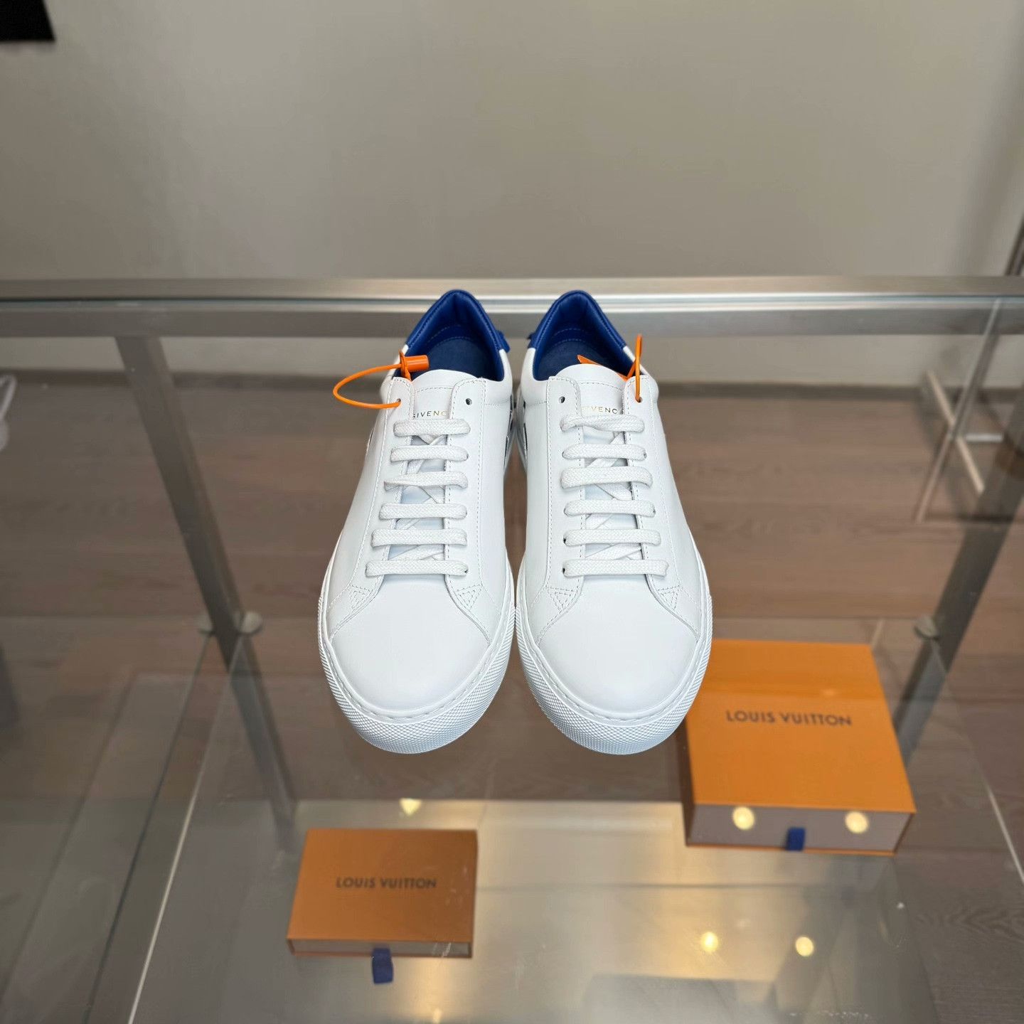 Givenchy Givenchy Retro White Lowtop Sneakers 37 Women Size US 6.5 / IT 36.5 - 2 Thumbnail