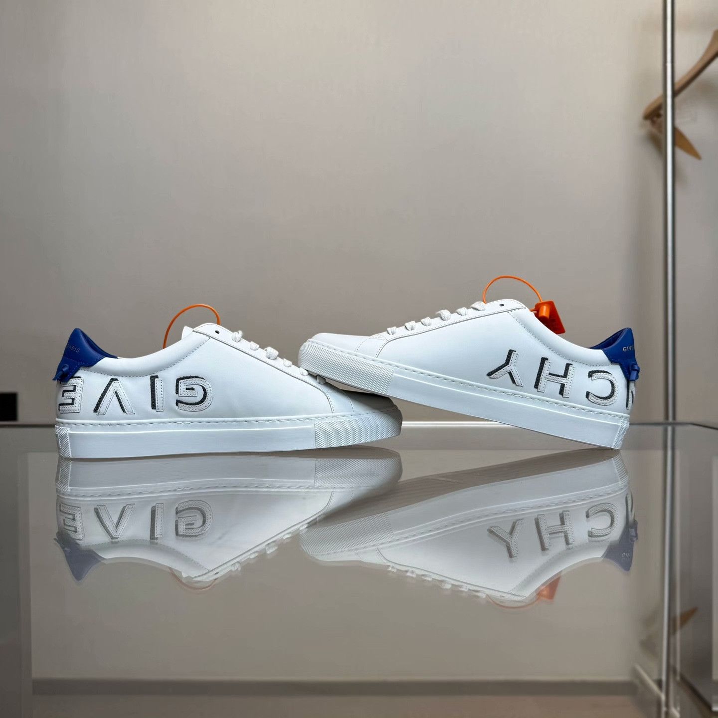 Givenchy Givenchy Retro White Lowtop Sneakers 37 Women Size US 6.5 / IT 36.5 - 6 Thumbnail