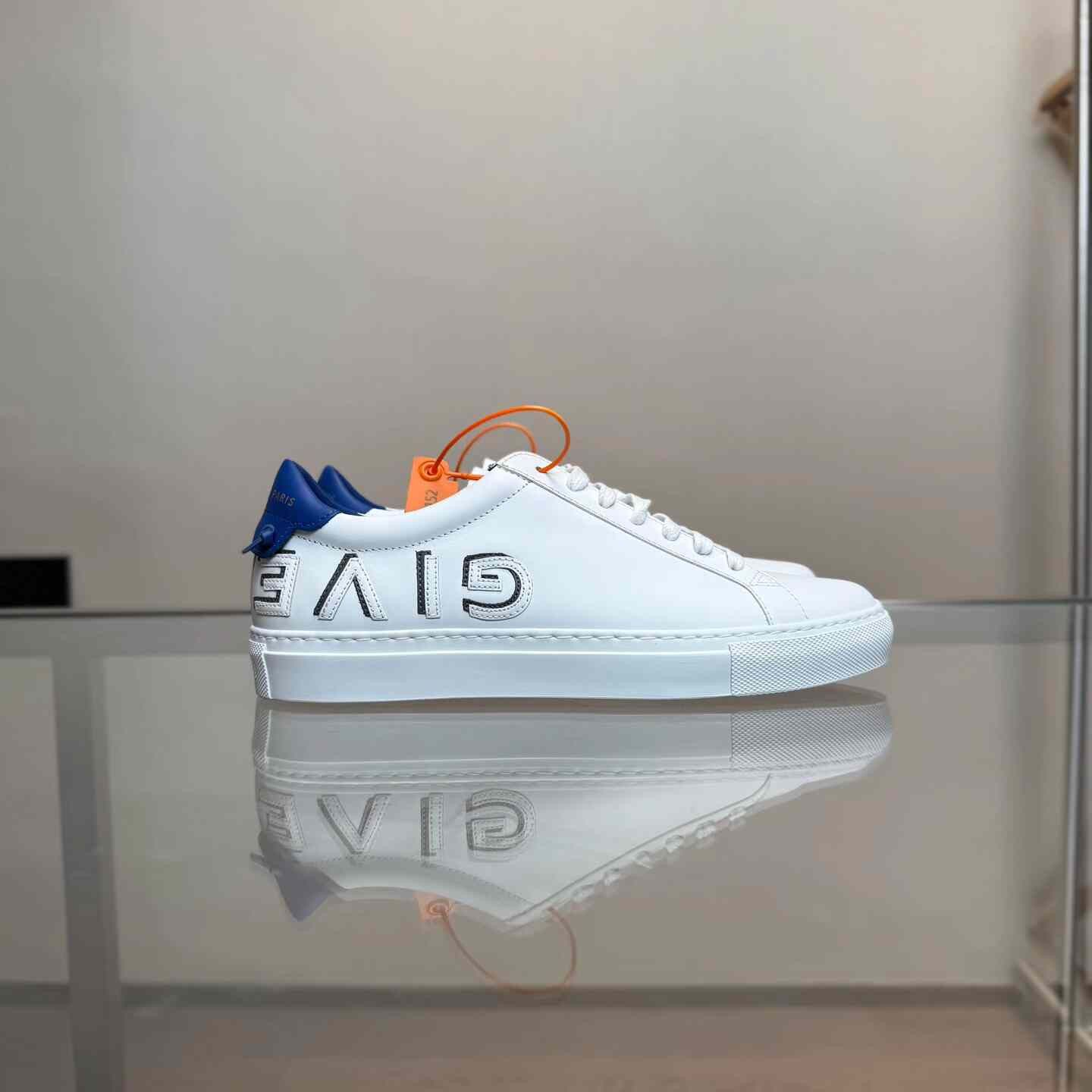 Givenchy Givenchy Retro White Lowtop Sneakers 37 Women Size US 6.5 / IT 36.5 - 4 Thumbnail
