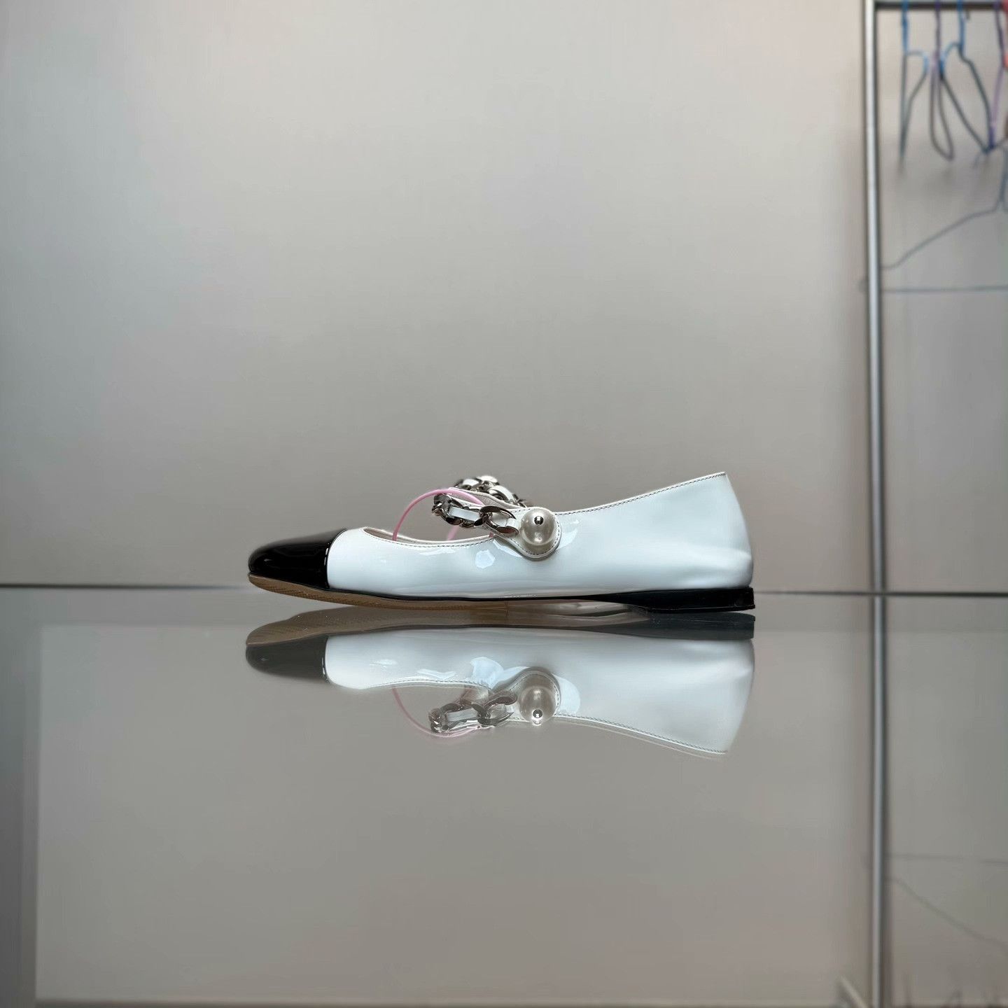 Miu Miu Miu Miu Patent Lowtop Sneakers 35 Women Size US 5 / IT 35 - 3 Thumbnail