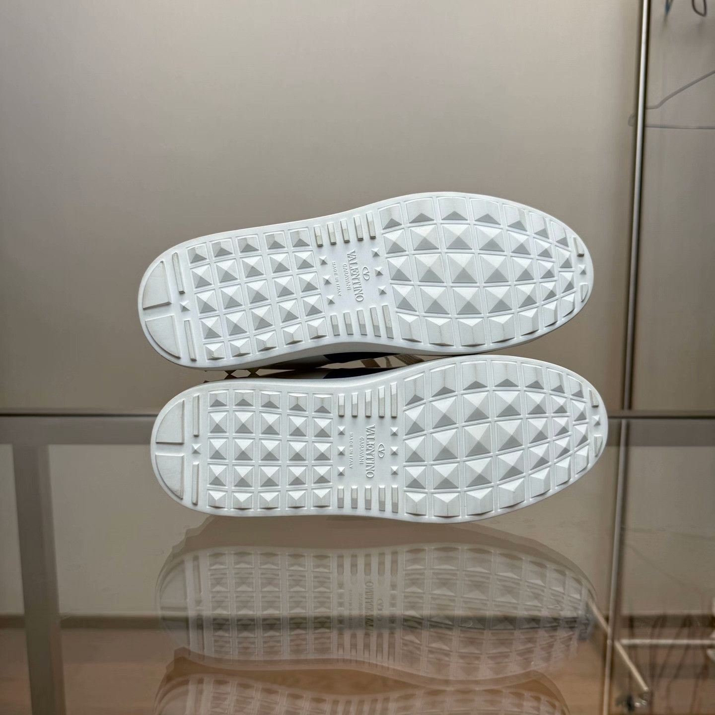Valentino Valentino Blue Lowtop Sneakers 36 Women Size US 6 / IT 36 - 7 Thumbnail