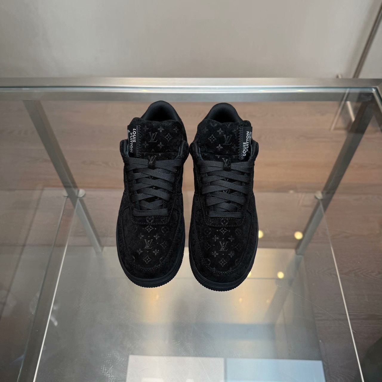 Louis Vuitton × Nike Nike x Louis Vuitton Black Designer Size US 6.5 / EU 39-40 - 4 Thumbnail