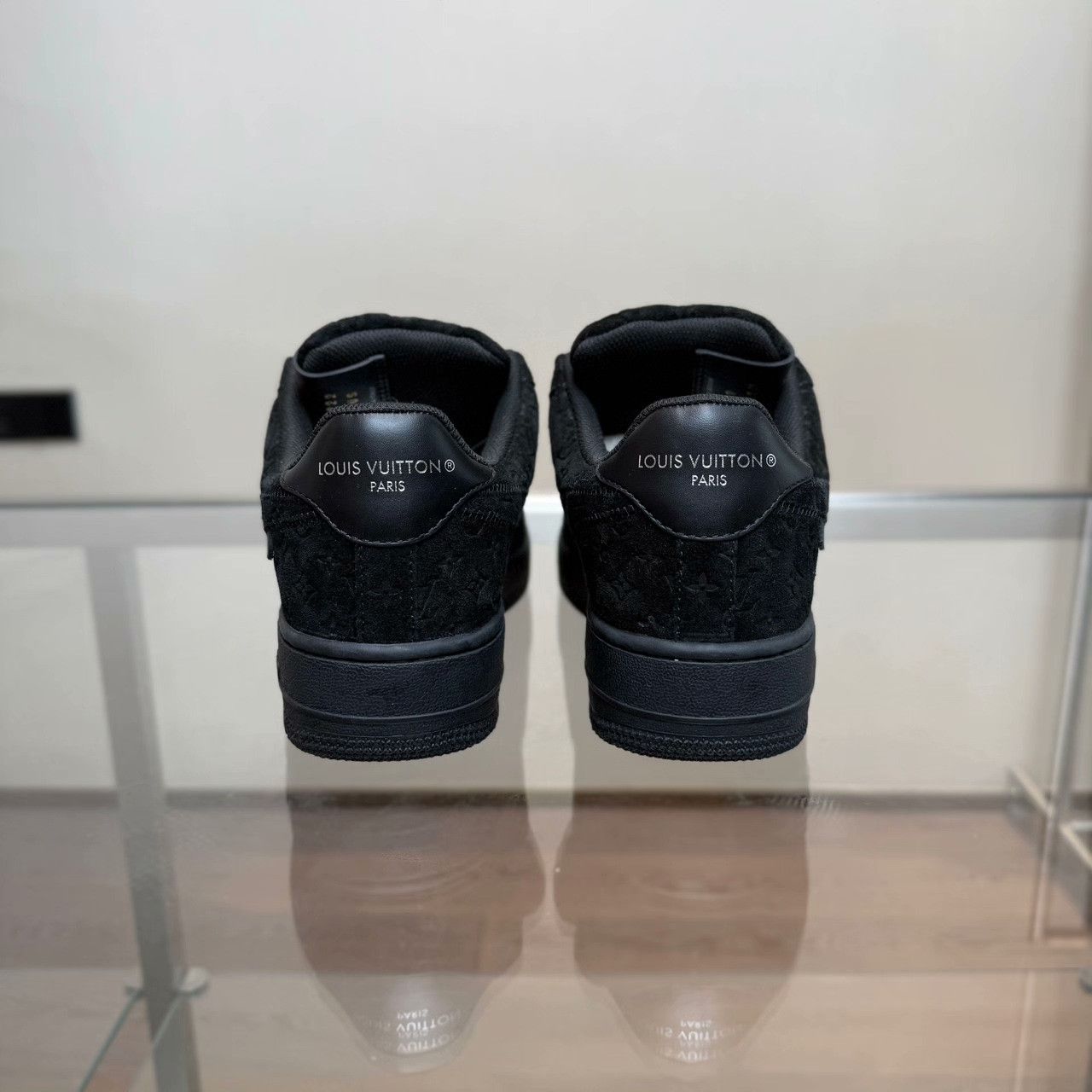 Louis Vuitton × Nike Nike x Louis Vuitton Black Designer Size US 6.5 / EU 39-40 - 5 Thumbnail