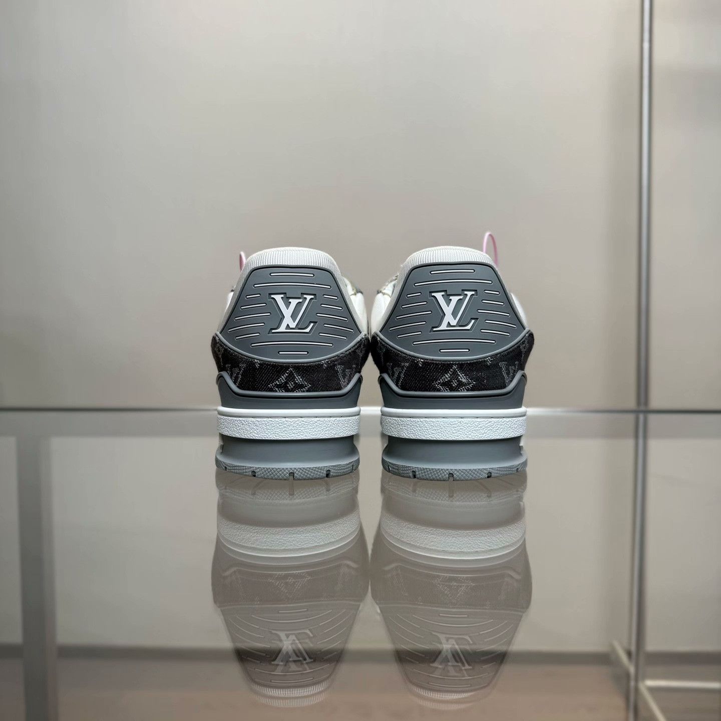 Louis Vuitton Louis Vuitton Training White Lowtop Sneakers 43.5 Men Size US 10.5 / EU 43-44 - 4 Thumbnail