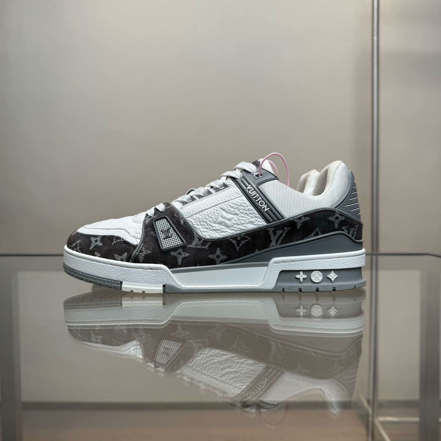 Louis Vuitton Louis Vuitton Training White Lowtop Sneakers 43.5 Men Size US 10.5 / EU 43-44 - 3 Thumbnail