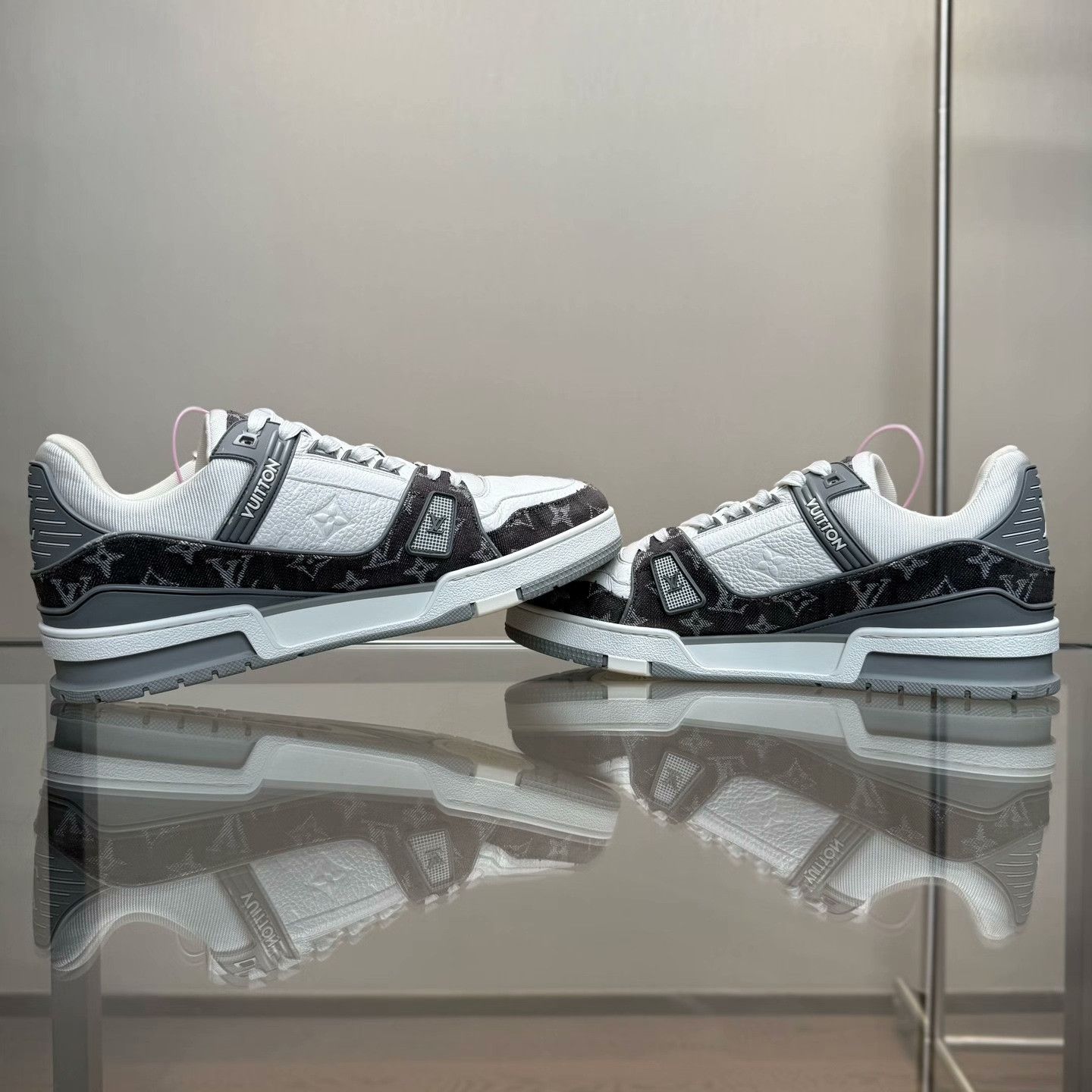 Louis Vuitton Louis Vuitton Training White Lowtop Sneakers 43.5 Men Size US 10.5 / EU 43-44 - 6 Thumbnail