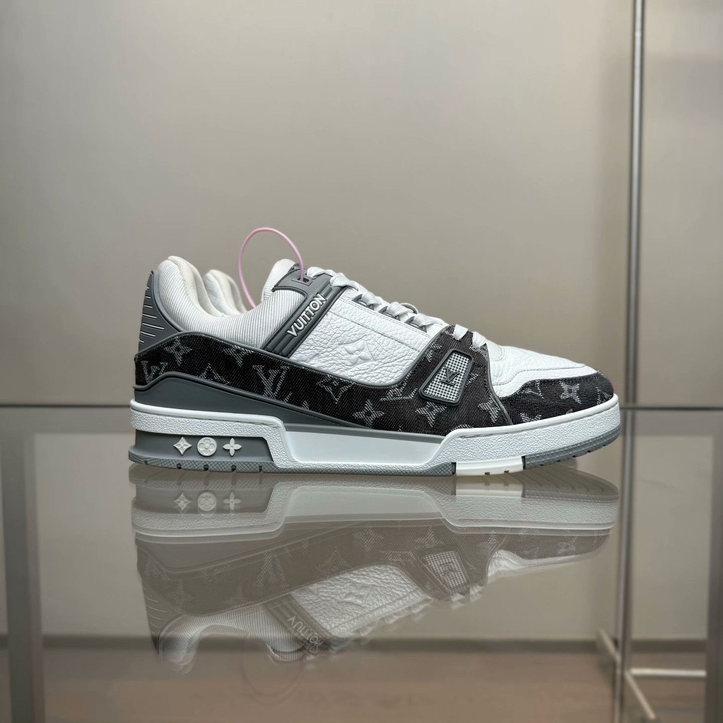 Louis Vuitton Louis Vuitton Training White Lowtop Sneakers 43.5 Men Size US 10.5 / EU 43-44 - 5 Thumbnail