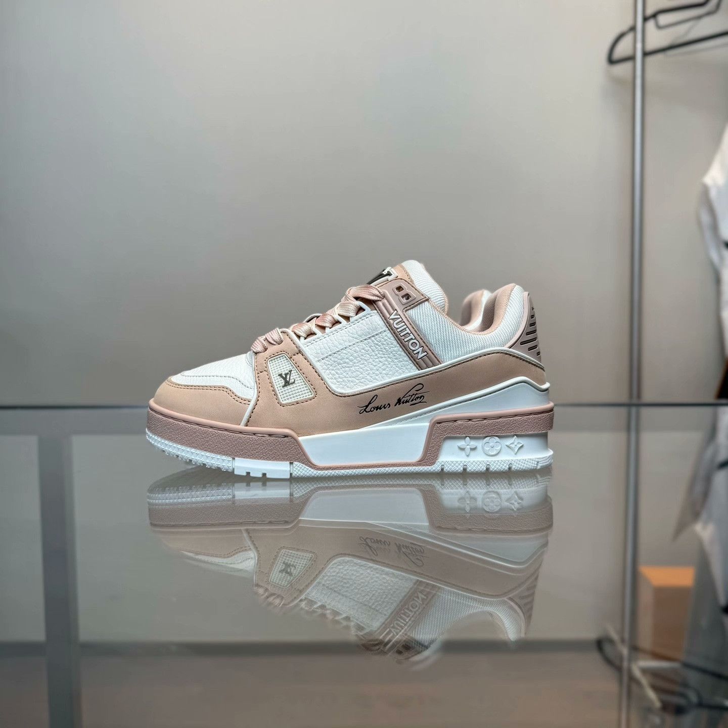 Louis Vuitton Louis Vuitton Training Pink Lowtop Sneakers 35 Women Size US 5 / IT 35 - 5 Thumbnail