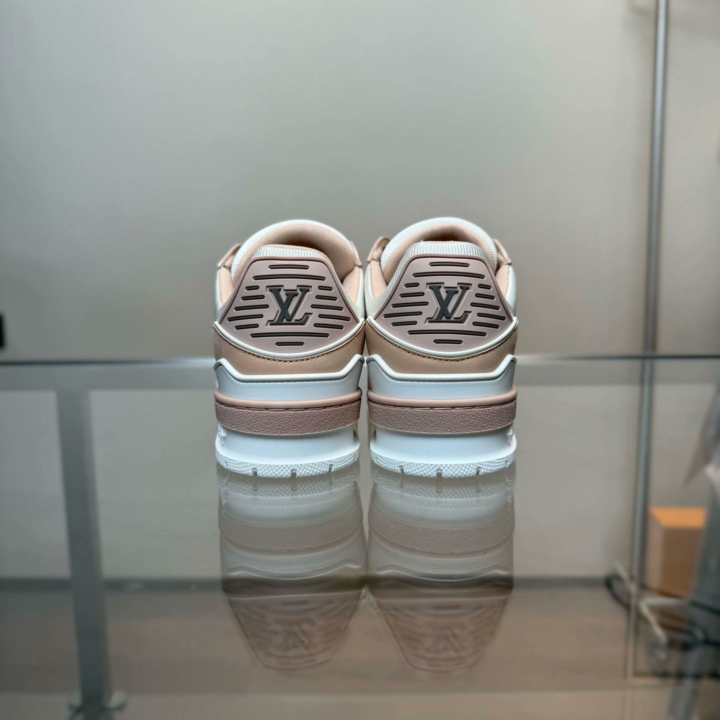 Louis Vuitton Louis Vuitton Training Pink Lowtop Sneakers 35 Women Size US 5 / IT 35 - 3 Thumbnail