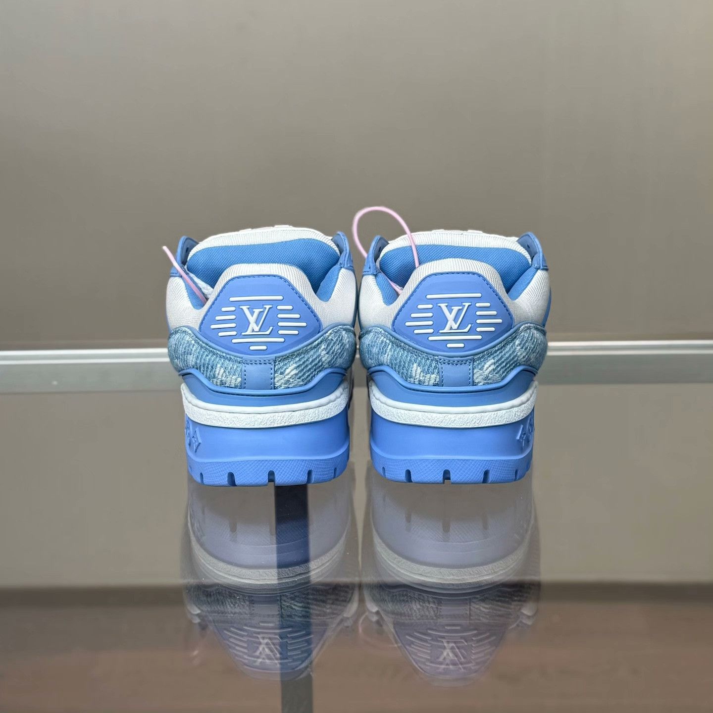 Louis Vuitton Louis Vuitton Training Blue Lowtop Sneakers 35 Women Size US 5 / IT 35 - 4 Thumbnail