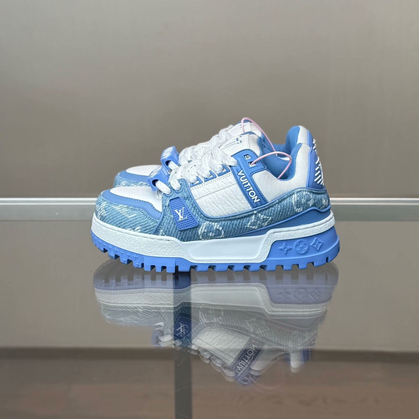 Louis Vuitton Louis Vuitton Training Blue Lowtop Sneakers 35 Women Size US 5 / IT 35 - 3 Thumbnail