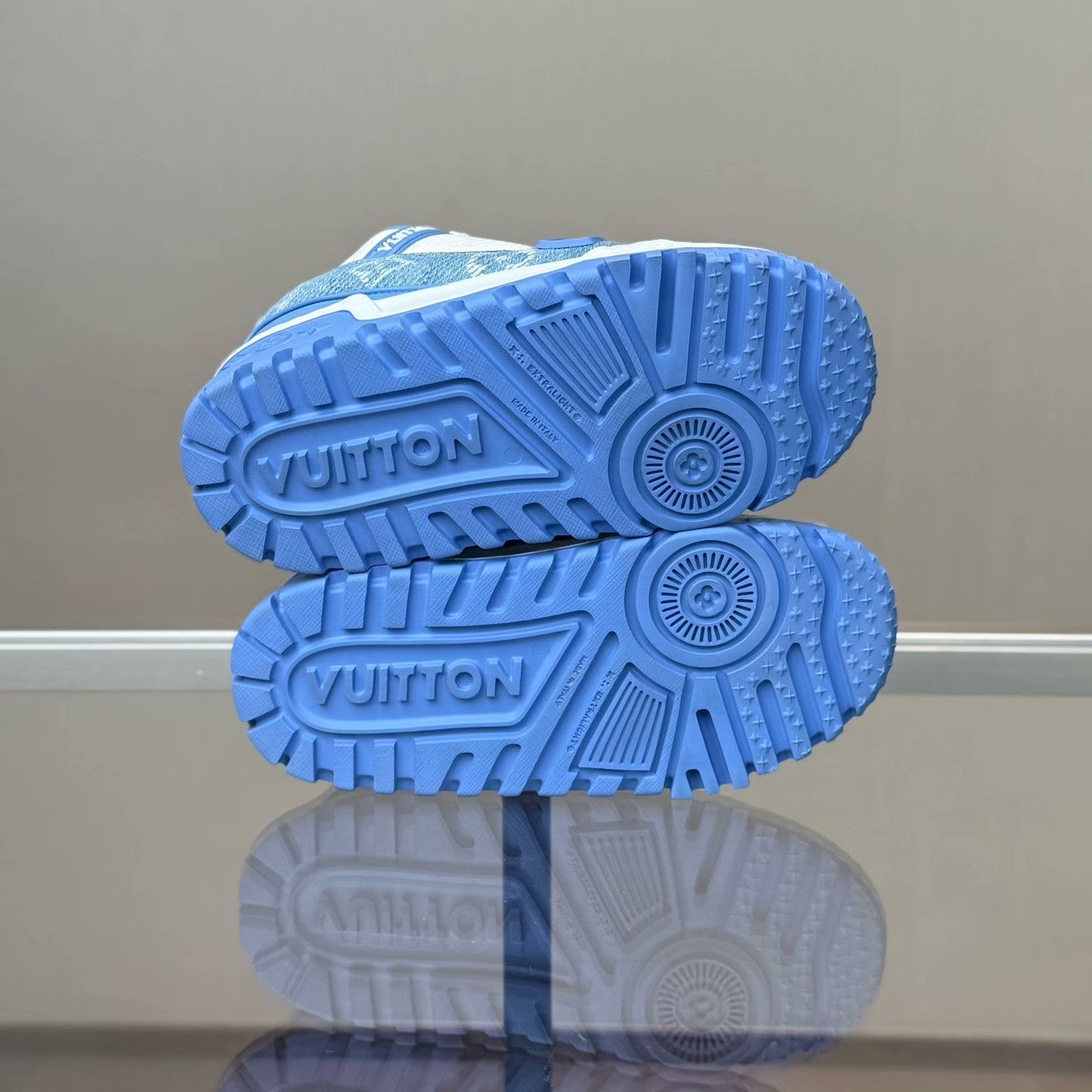Louis Vuitton Louis Vuitton Training Blue Lowtop Sneakers 35 Women Size US 5 / IT 35 - 7 Thumbnail