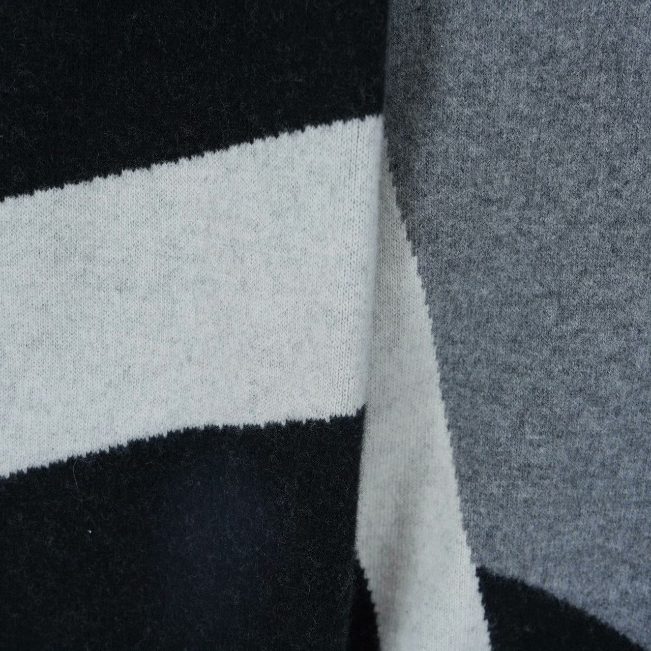 Balenciaga Balenciaga Black Sweater 35 Men Size US S / EU 44-46 / 1 - 4 Thumbnail