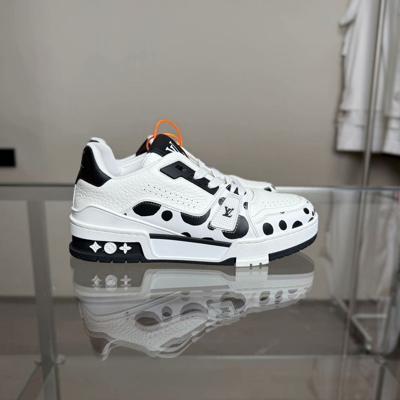 Louis Vuitton Louis Vuitton Training Lowtop Sneakers 36 Men Size US 5 / EU 37 - 2 Thumbnail
