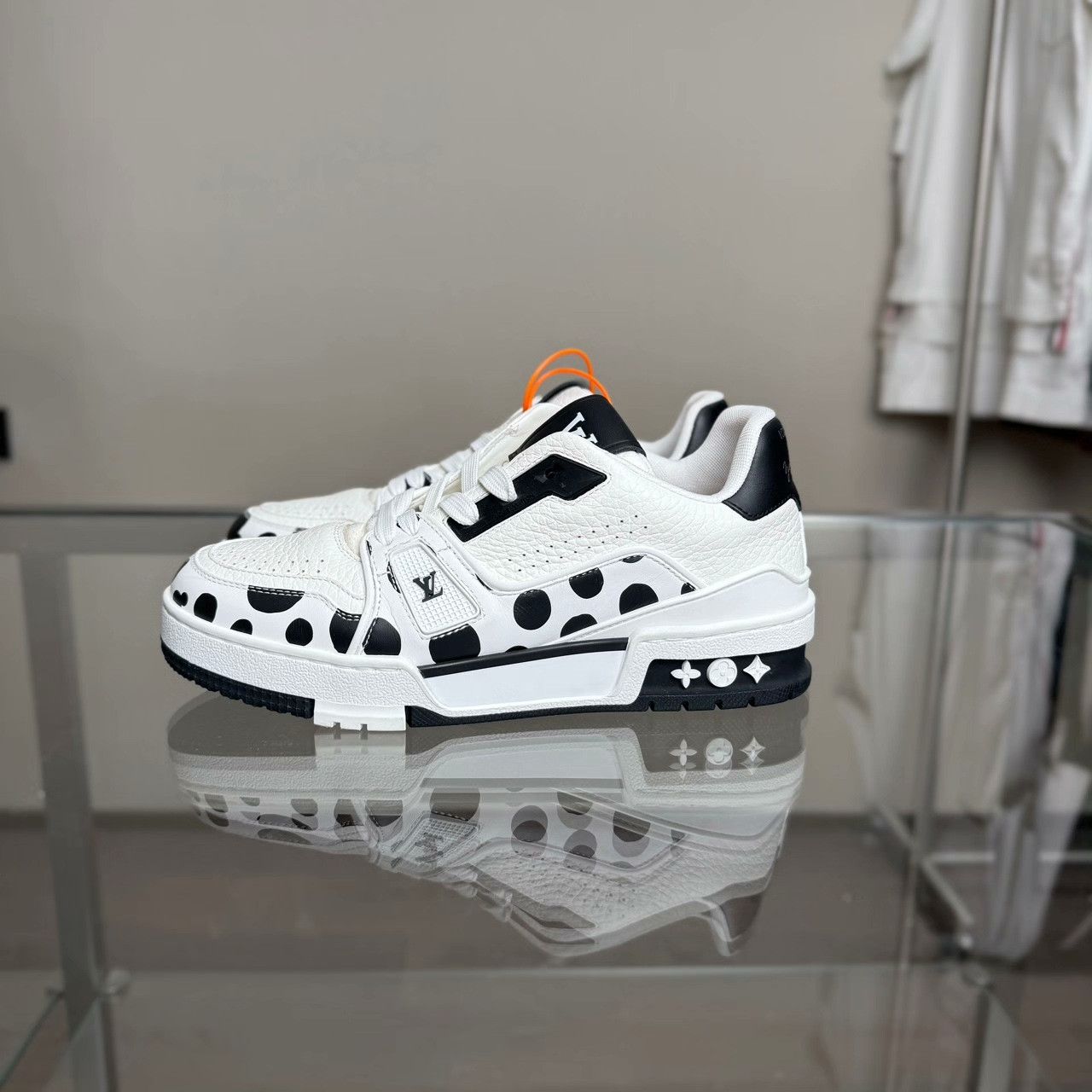 Louis Vuitton Louis Vuitton Training Lowtop Sneakers 36 Men Size US 5 / EU 37 - 4 Thumbnail