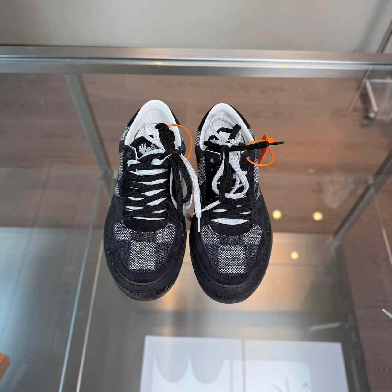 Louis Vuitton Louis Vuitton Checkered Gray Lowtop Sneakers 38 Men Size US 6 / EU 39 - 6 Thumbnail