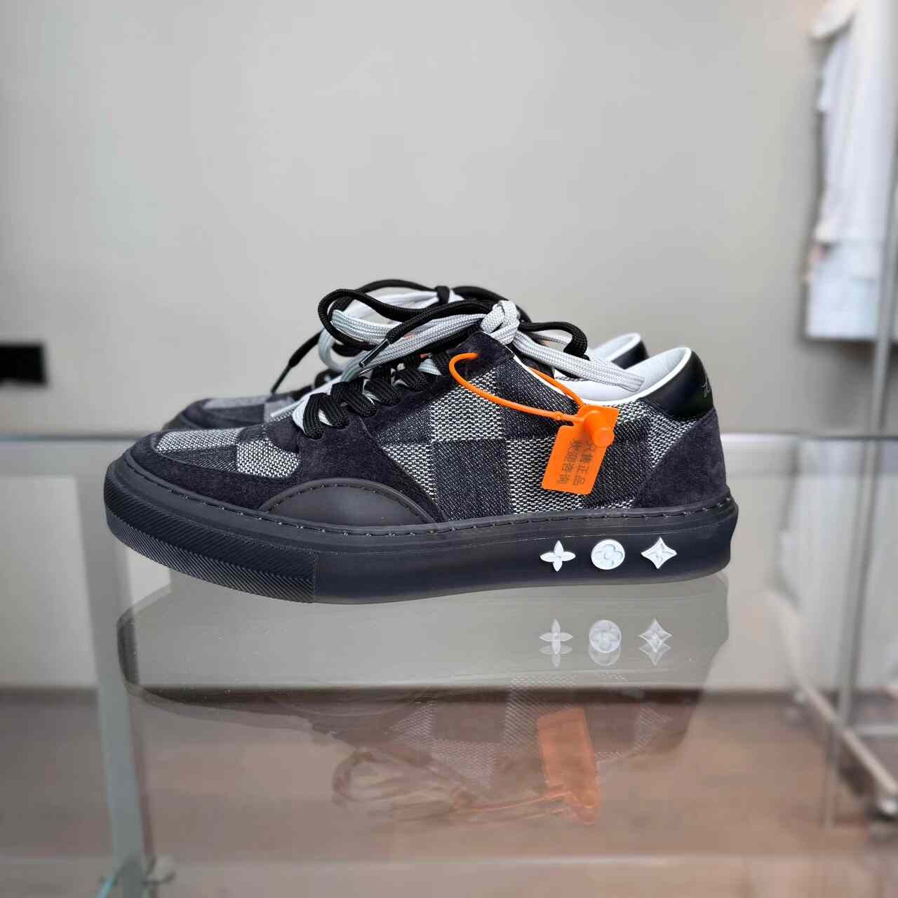Louis Vuitton Louis Vuitton Checkered Gray Lowtop Sneakers 38 Men Size US 6 / EU 39 - 3 Thumbnail