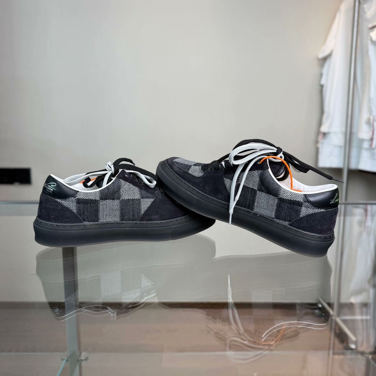 Louis Vuitton Louis Vuitton Checkered Gray Lowtop Sneakers 38 Men Size US 6 / EU 39 - 4 Thumbnail
