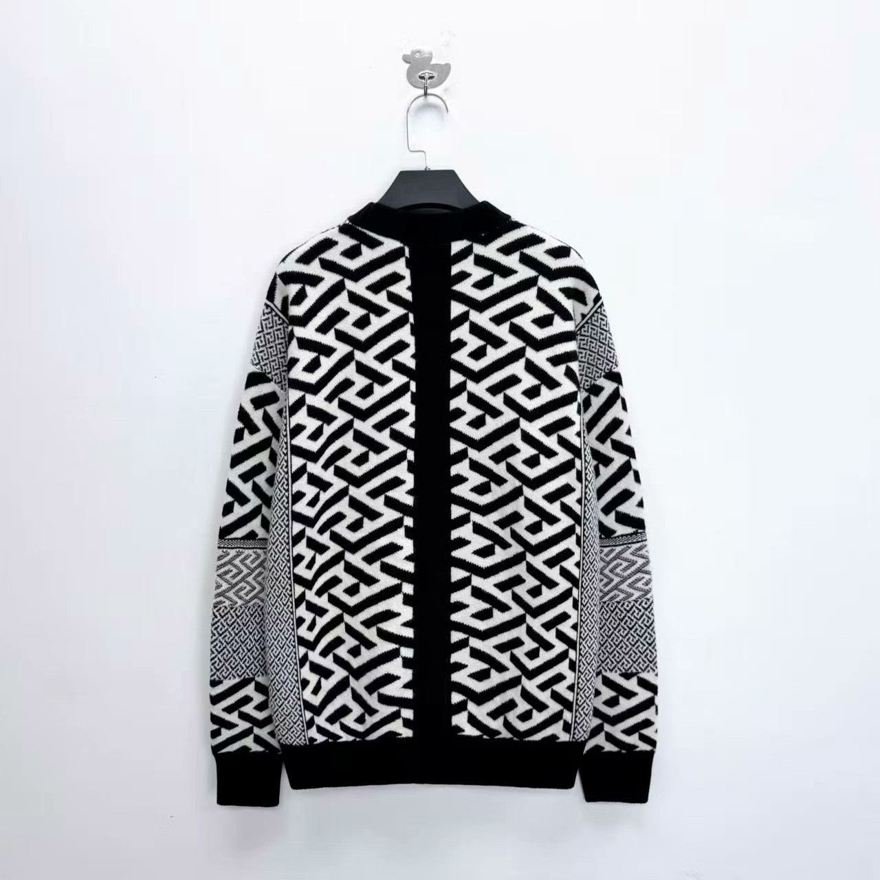 Versace Versace Retro Black Sweater 48 Women Size XL / US 12-14 / IT 48-50 - 2 Thumbnail
